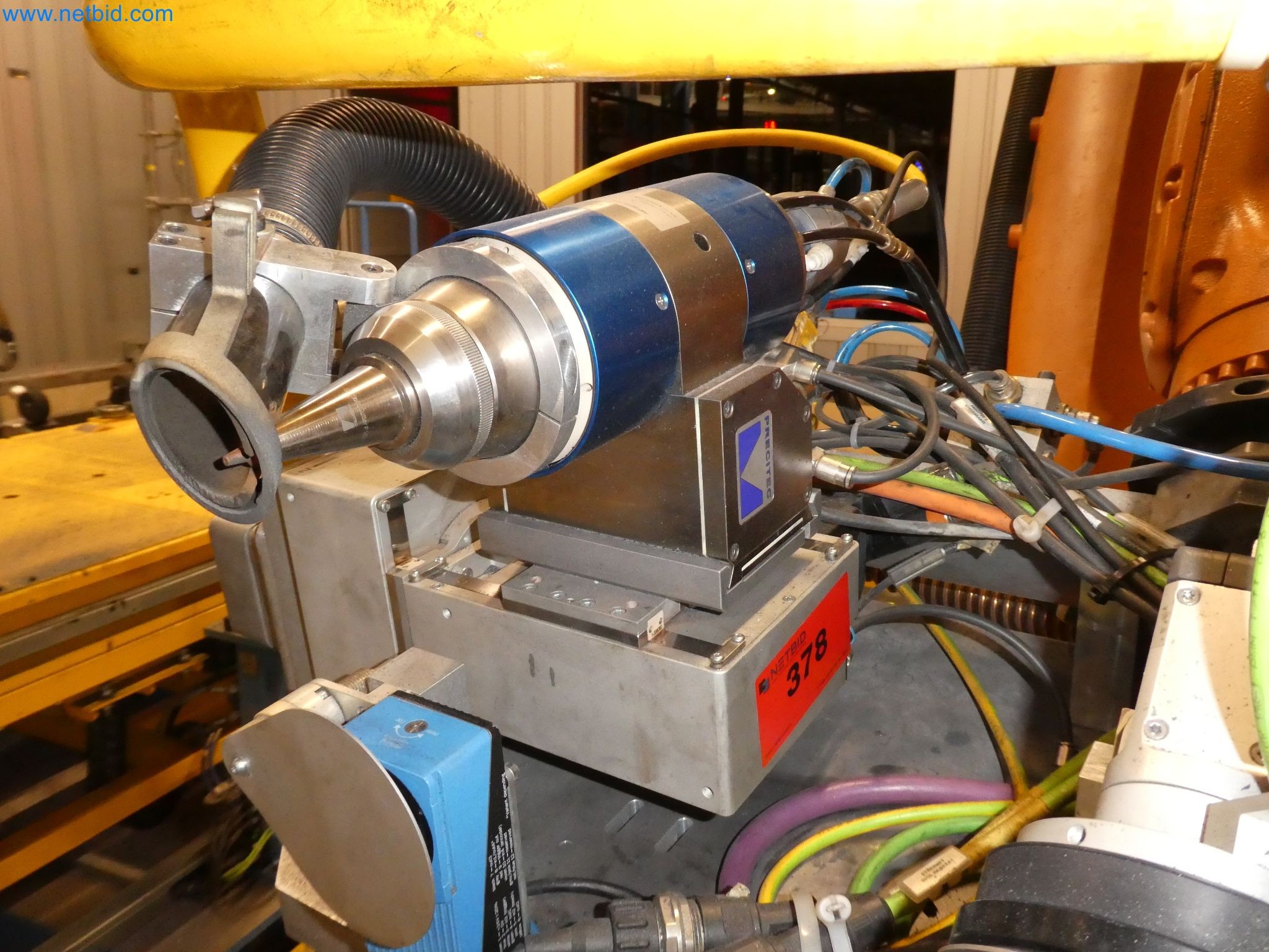 Robots, equipos de soldadura y accesorios de montaje de la industria del automóvil-4