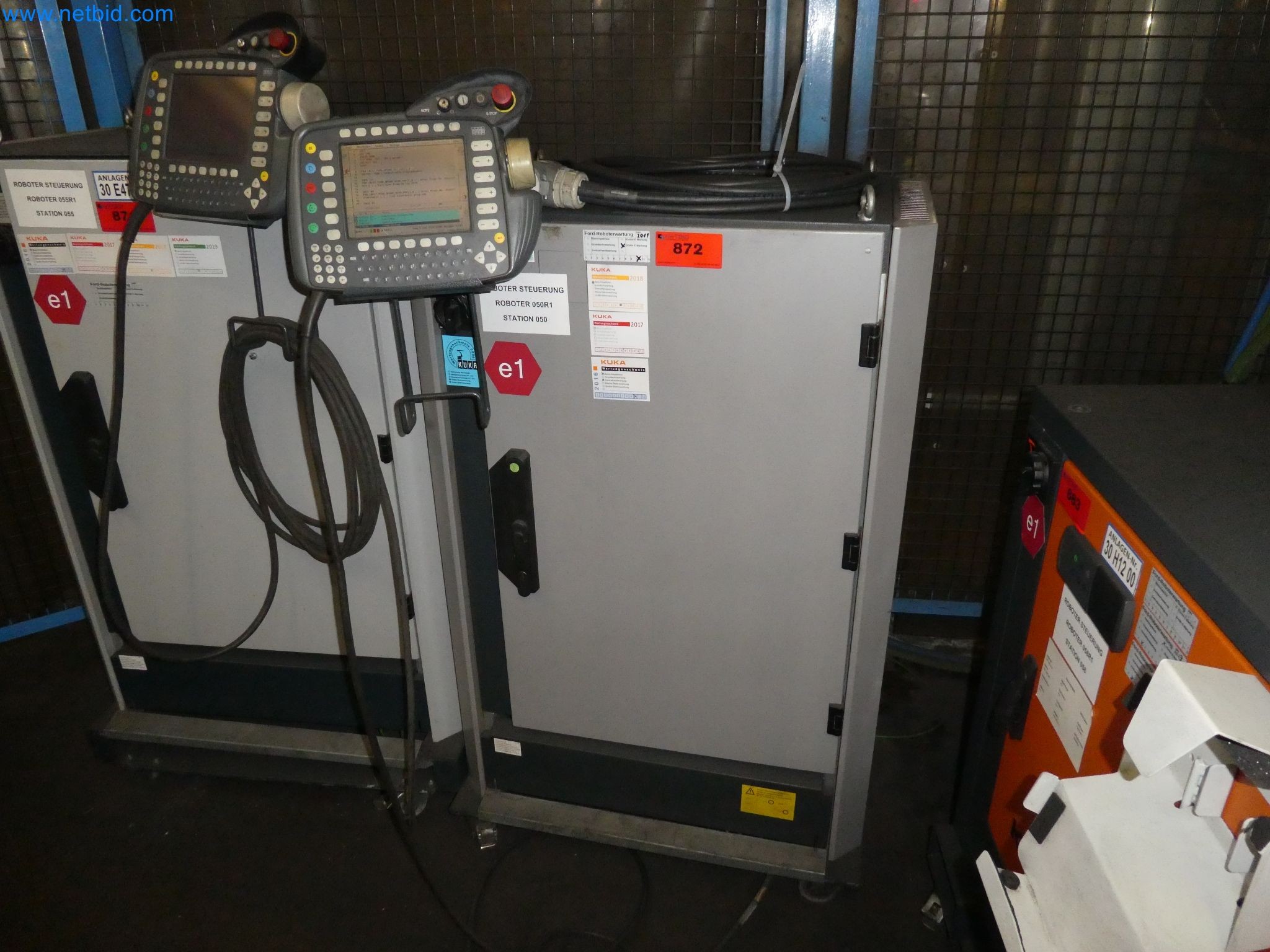 Robots, welding equipment and assembly accessories from the automotive industry-102