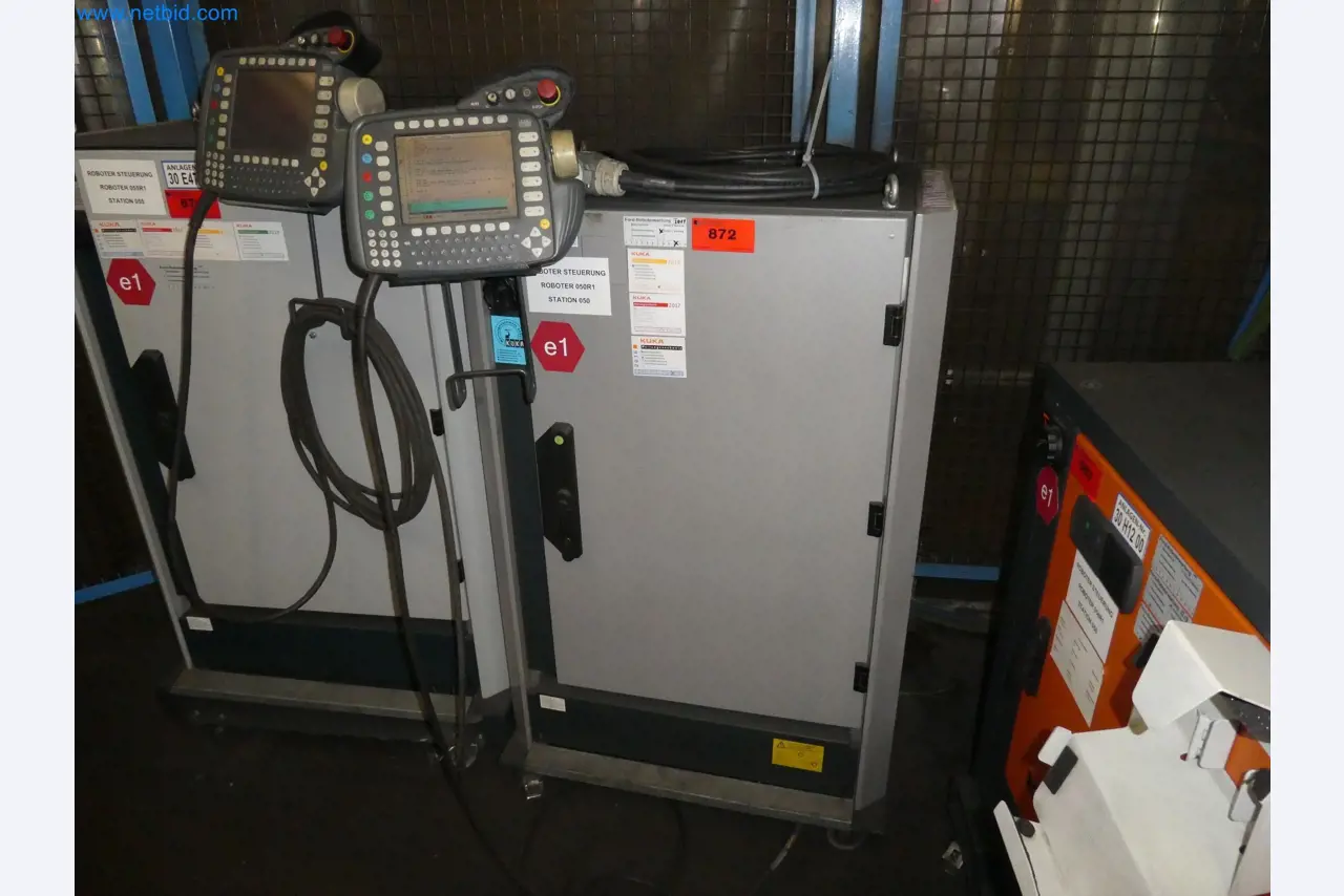 Robots, welding equipment and assembly accessories from the automotive industry-102