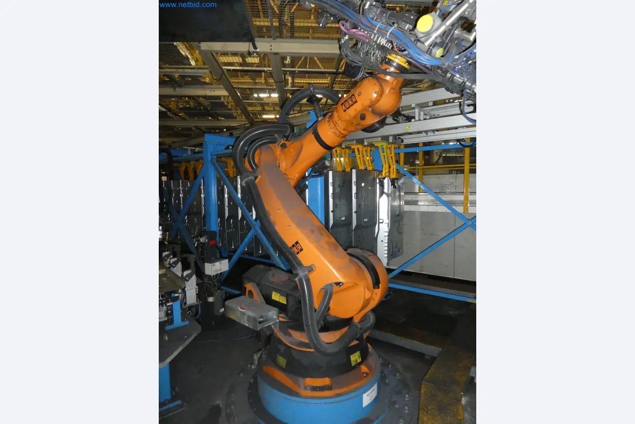 Robots, welding equipment and assembly accessories from the automotive industry-104