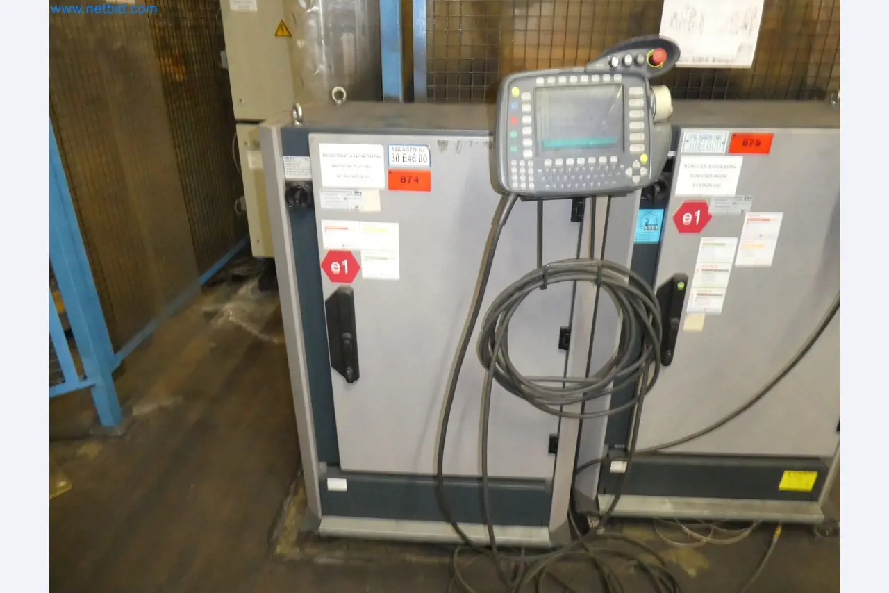 Robots, welding equipment and assembly accessories from the automotive industry-105