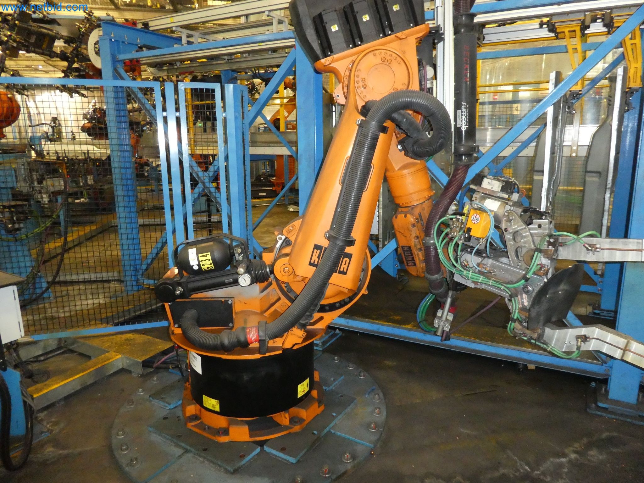 Robots, welding equipment and assembly accessories from the automotive industry-106