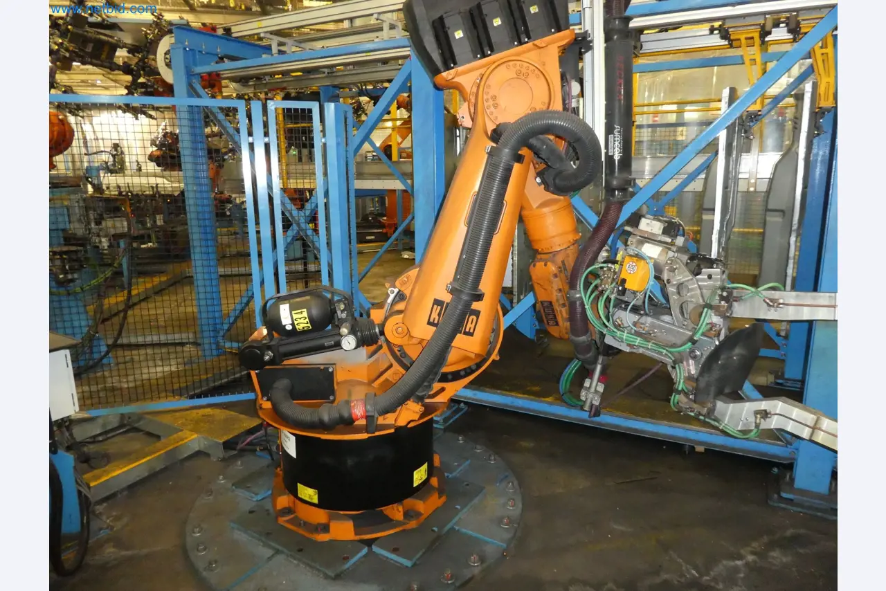 Robots, welding equipment and assembly accessories from the automotive industry-106
