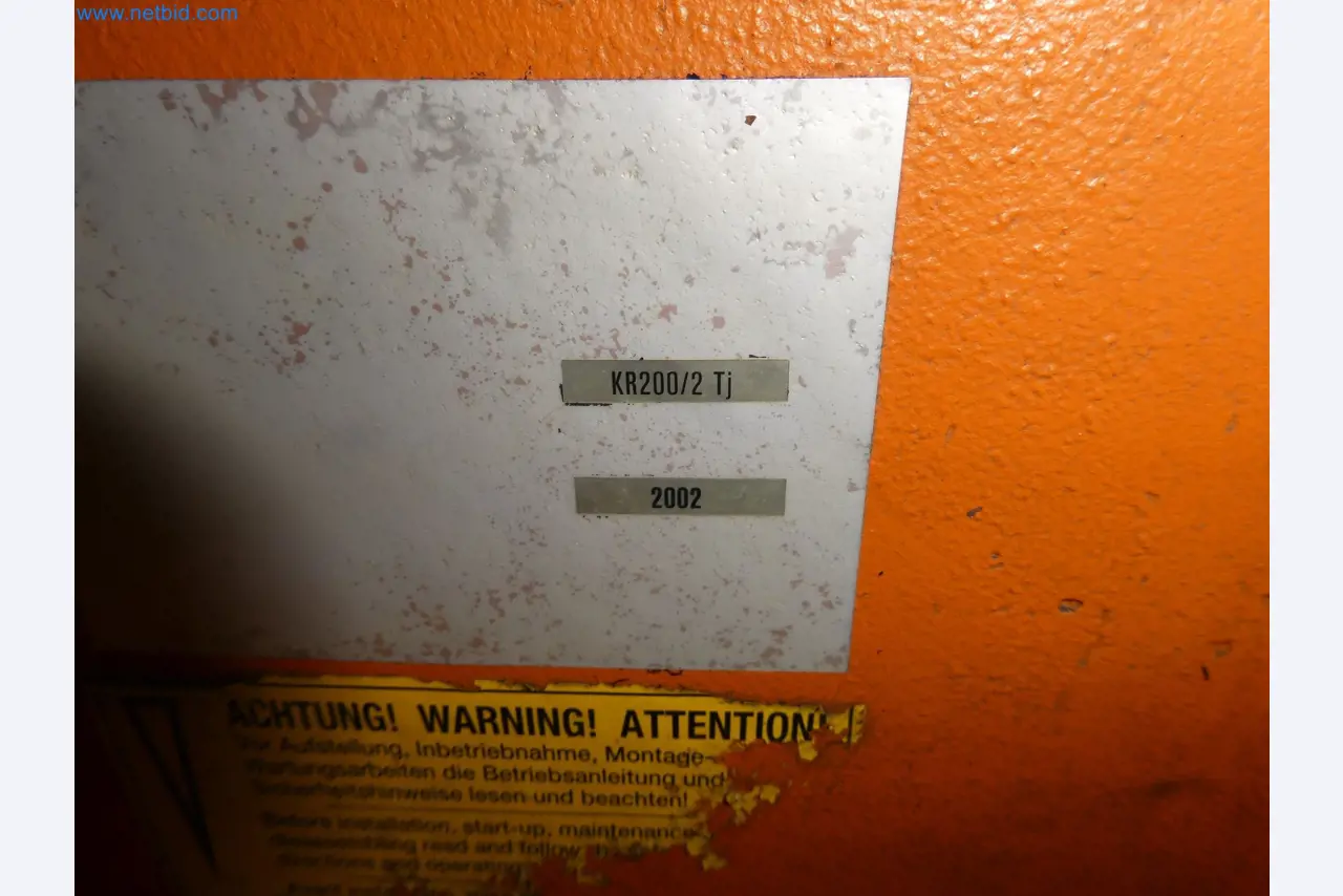 Robots, welding equipment and assembly accessories from the automotive industry-107