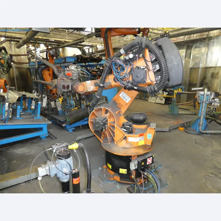 Robots, welding equipment and assembly accessories from the automotive industry-109