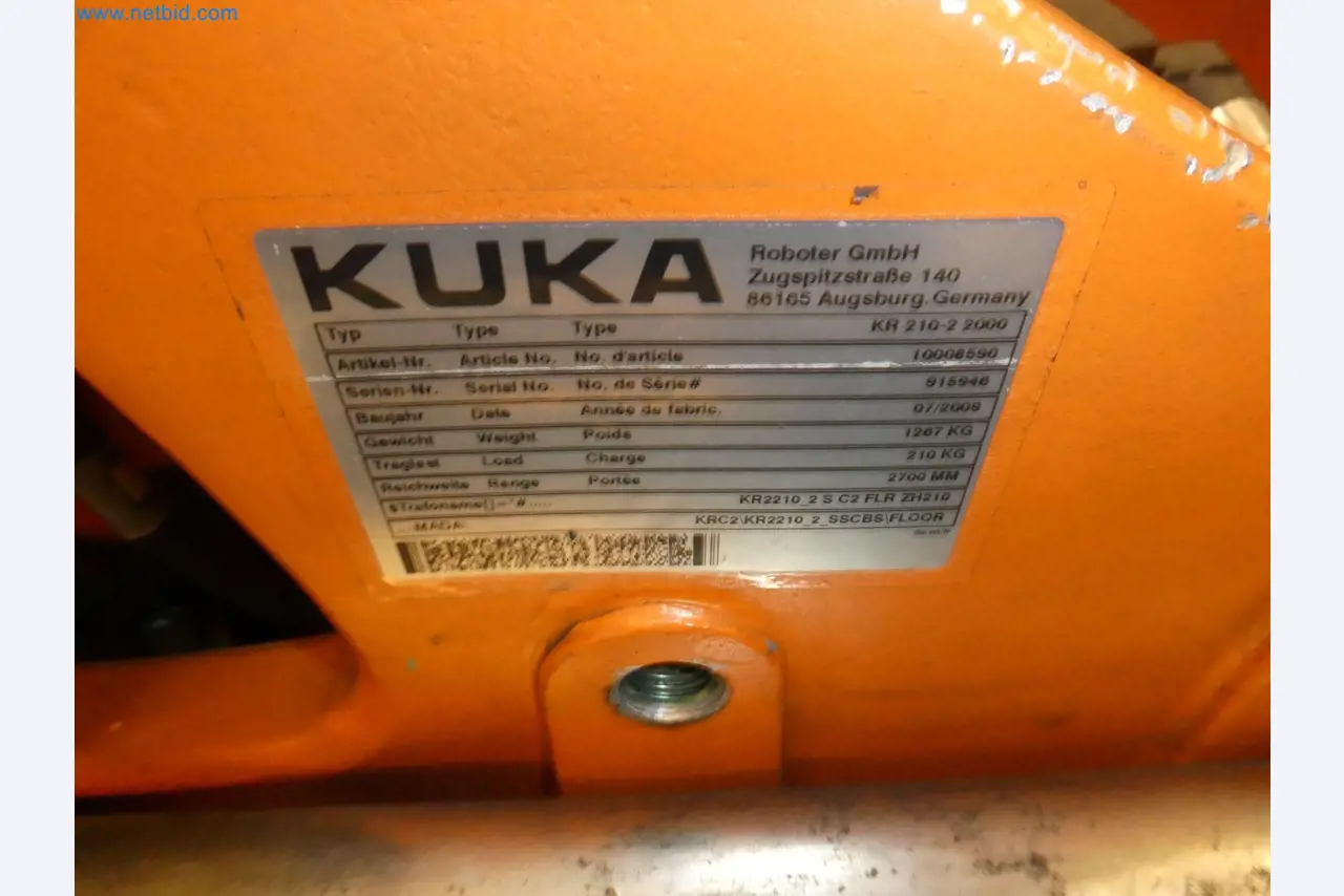 Robots, welding equipment and assembly accessories from the automotive industry-10