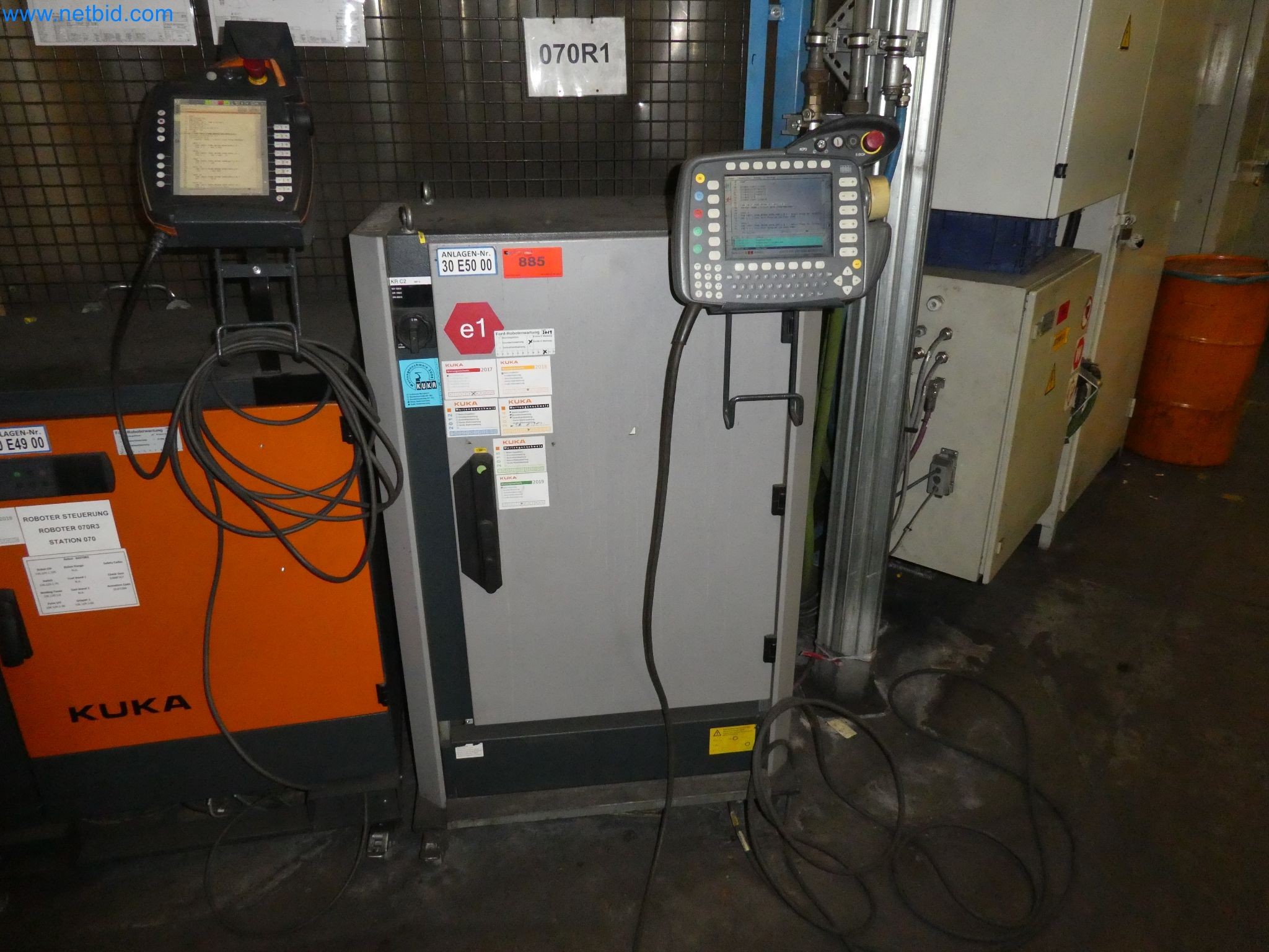 Robots, welding equipment and assembly accessories from the automotive industry-111