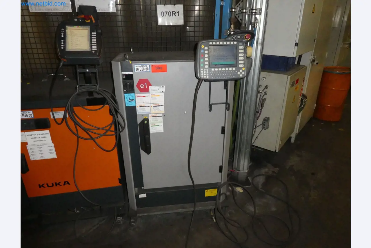 Robots, welding equipment and assembly accessories from the automotive industry-111