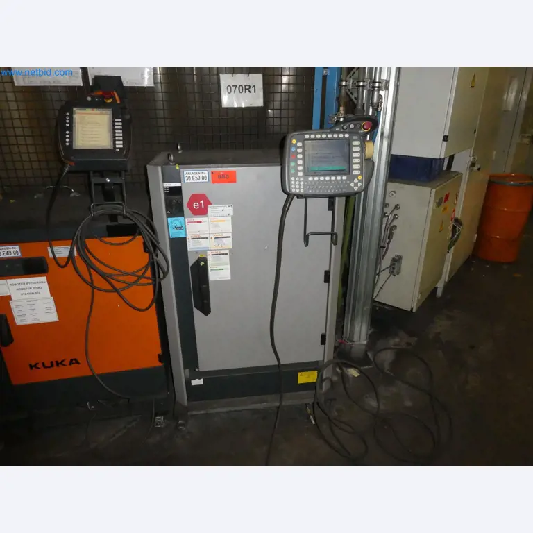 Robots, welding equipment and assembly accessories from the automotive industry-111