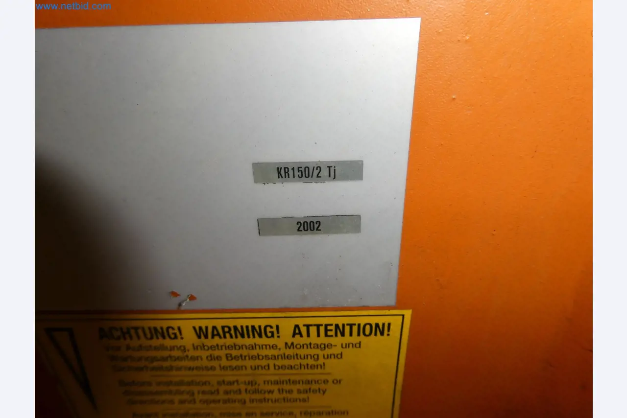 Robots, welding equipment and assembly accessories from the automotive industry-112