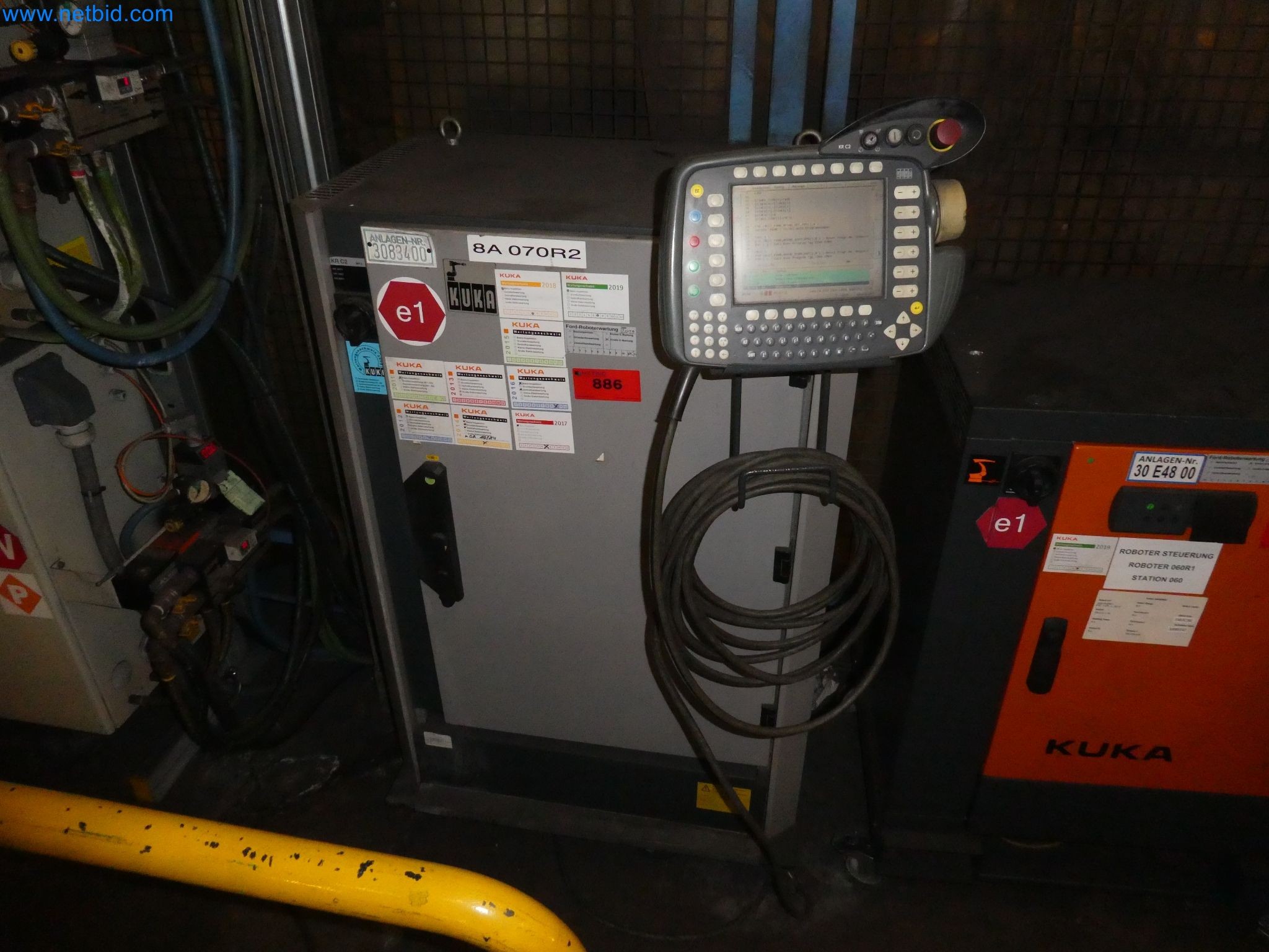 Robots, welding equipment and assembly accessories from the automotive industry-113