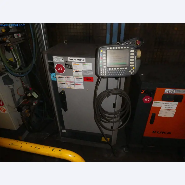 Robots, welding equipment and assembly accessories from the automotive industry-113