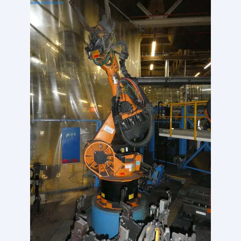 Robots, welding equipment and assembly accessories from the automotive industry-114