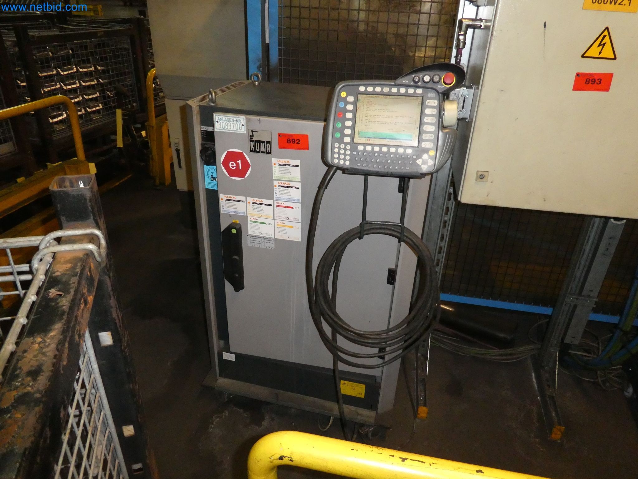 Robots, welding equipment and assembly accessories from the automotive industry-118