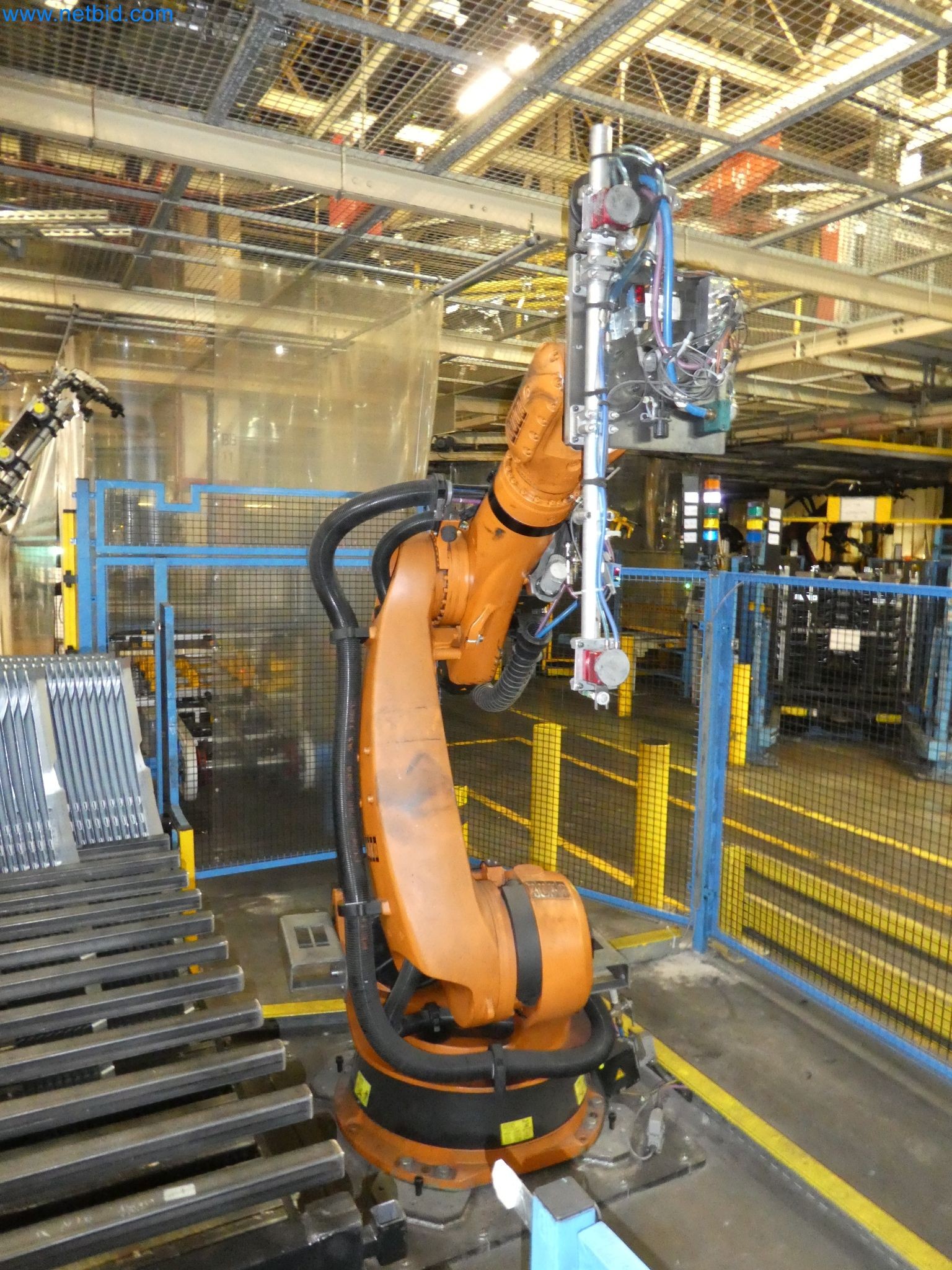 Robots, welding equipment and assembly accessories from the automotive industry-11