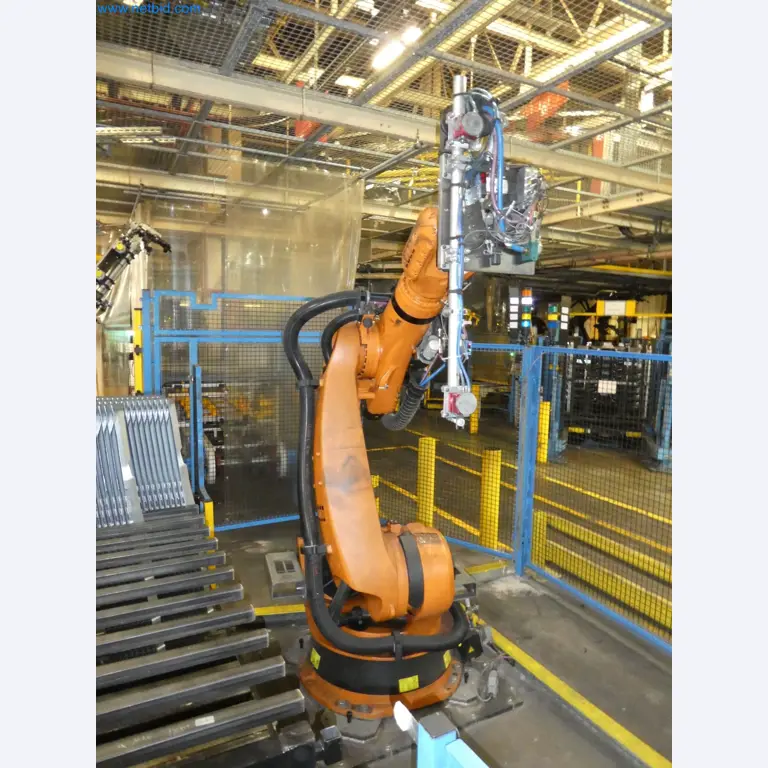 Robots, welding equipment and assembly accessories from the automotive industry-11