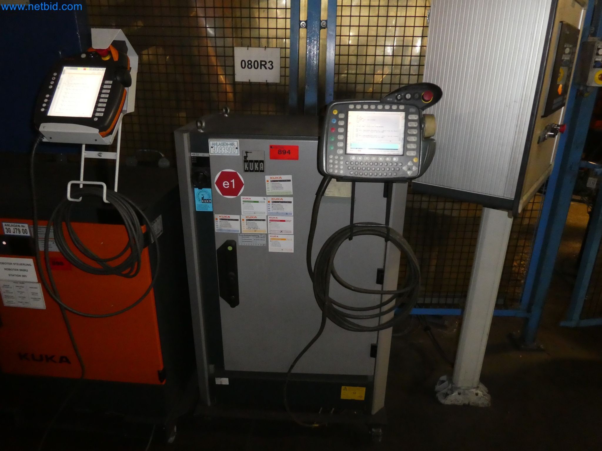 Robots, welding equipment and assembly accessories from the automotive industry-121