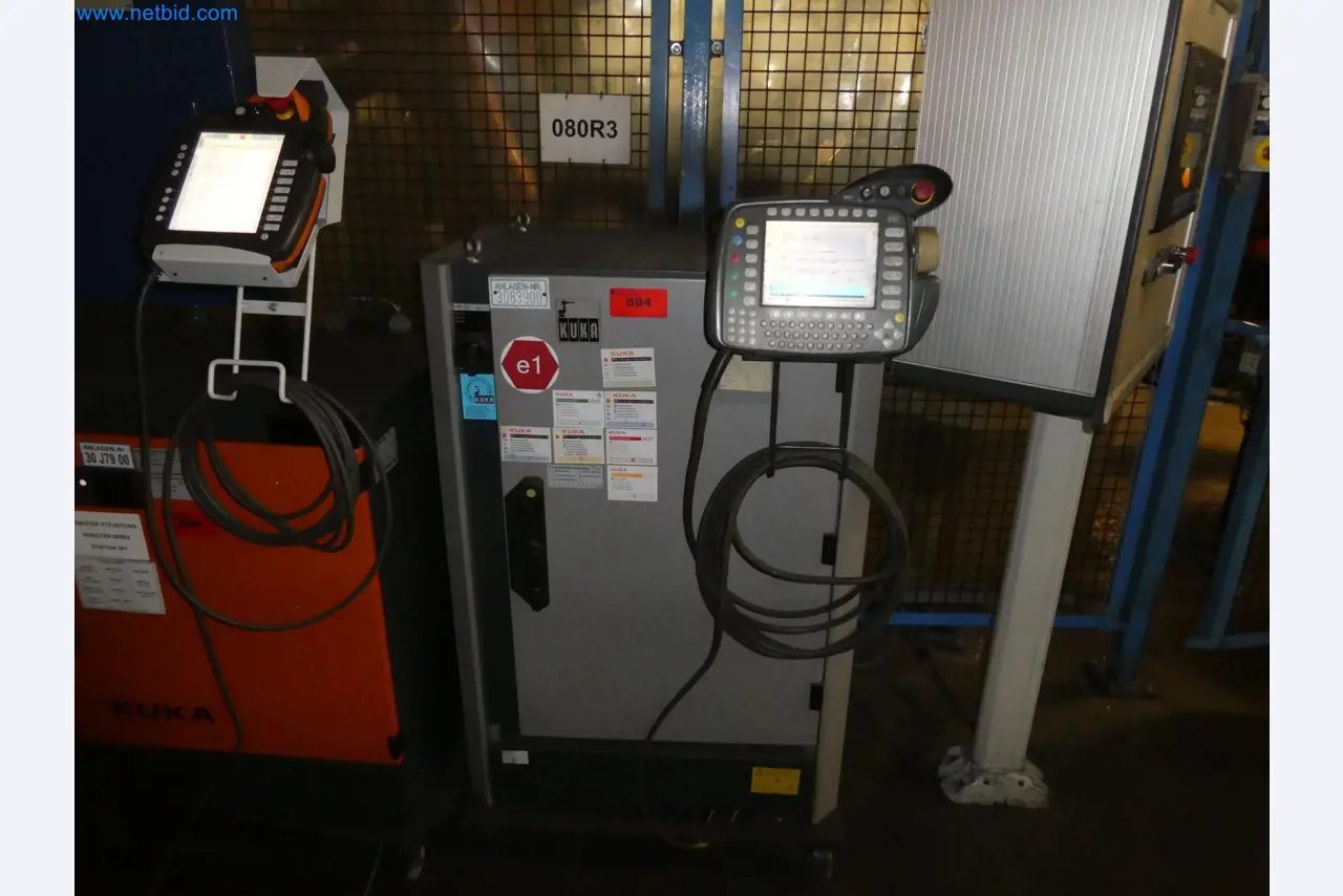 Robots, welding equipment and assembly accessories from the automotive industry-121