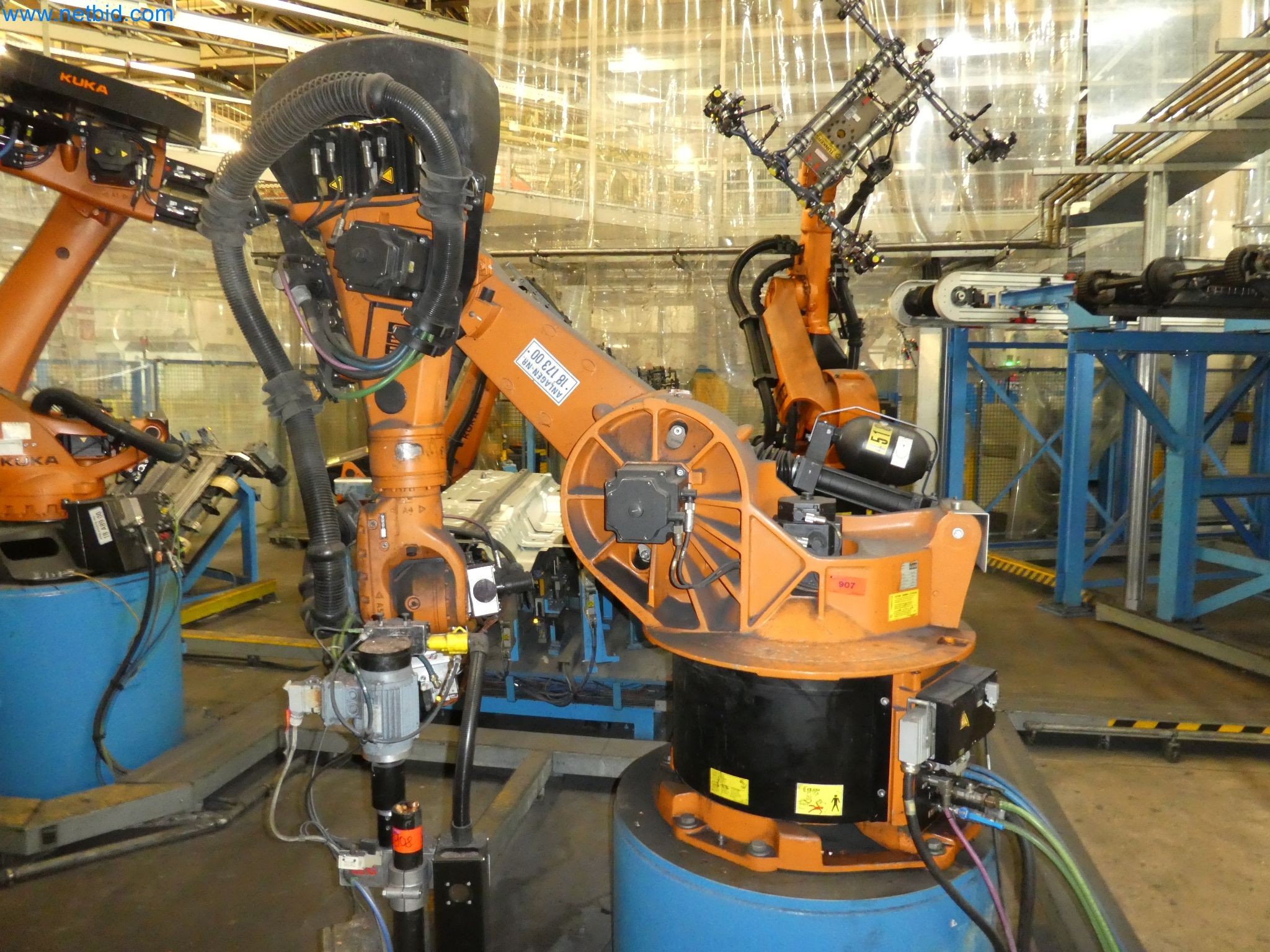 Robots, welding equipment and assembly accessories from the automotive industry-124