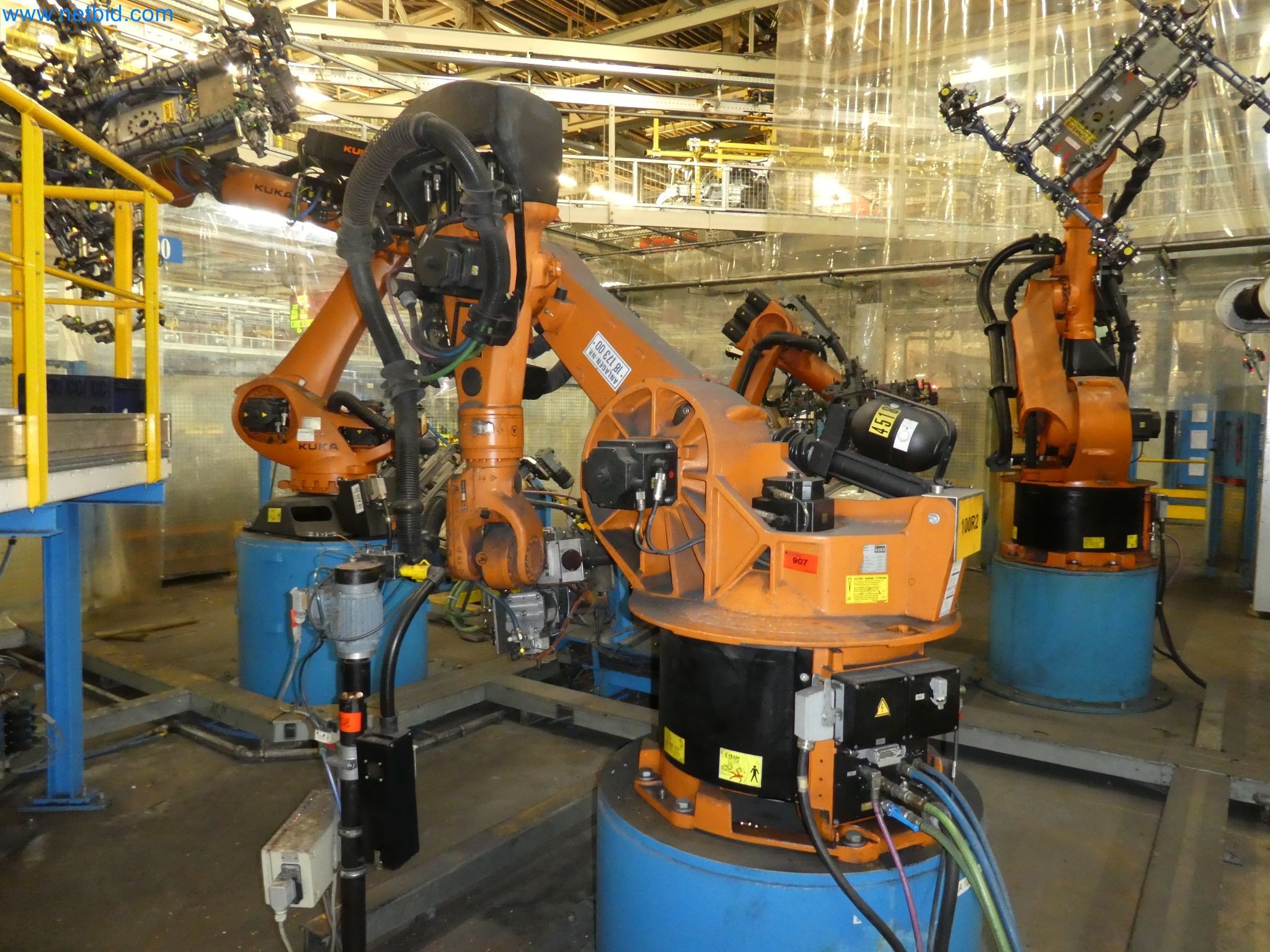 Robots, welding equipment and assembly accessories from the automotive industry-126