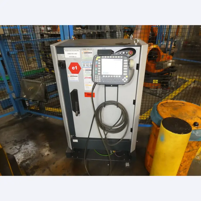 Robots, welding equipment and assembly accessories from the automotive industry-12