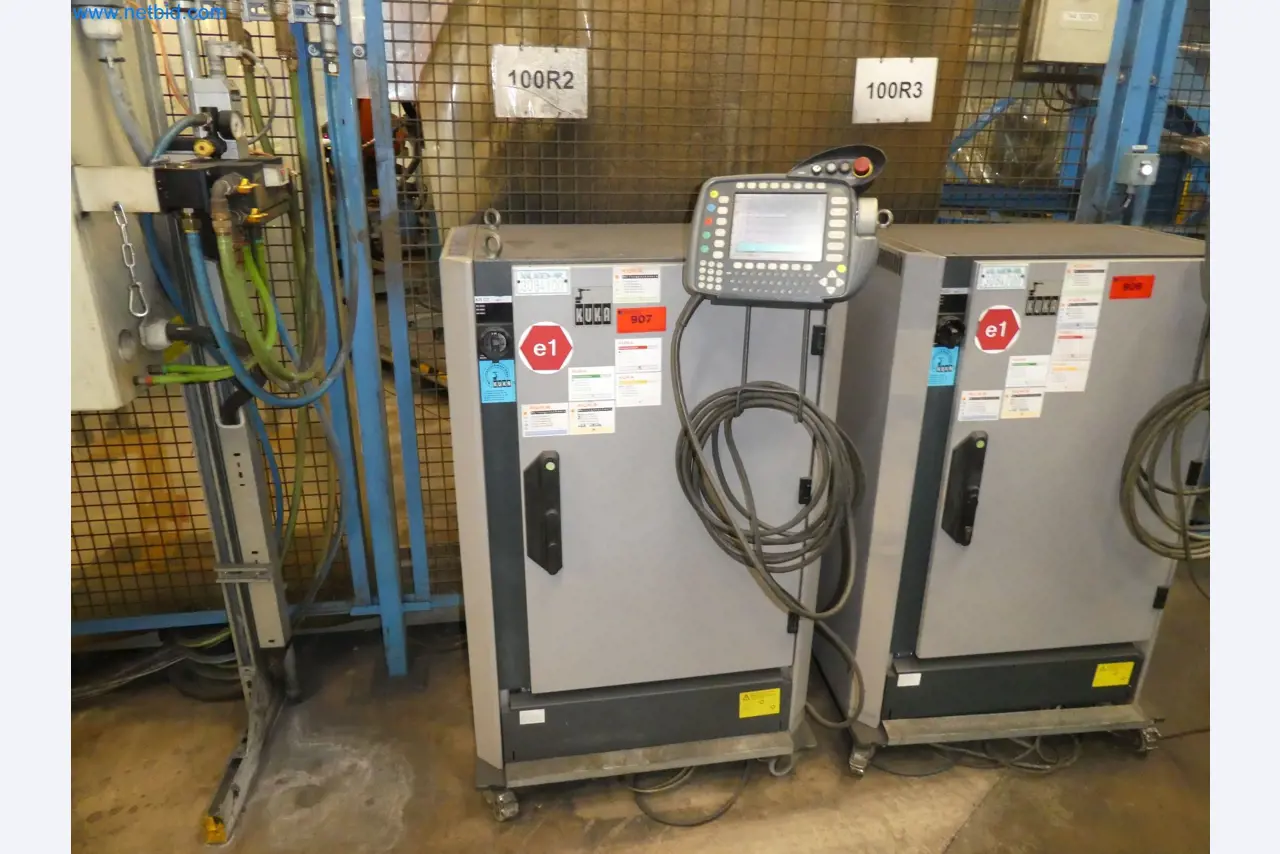 Robots, welding equipment and assembly accessories from the automotive industry-130