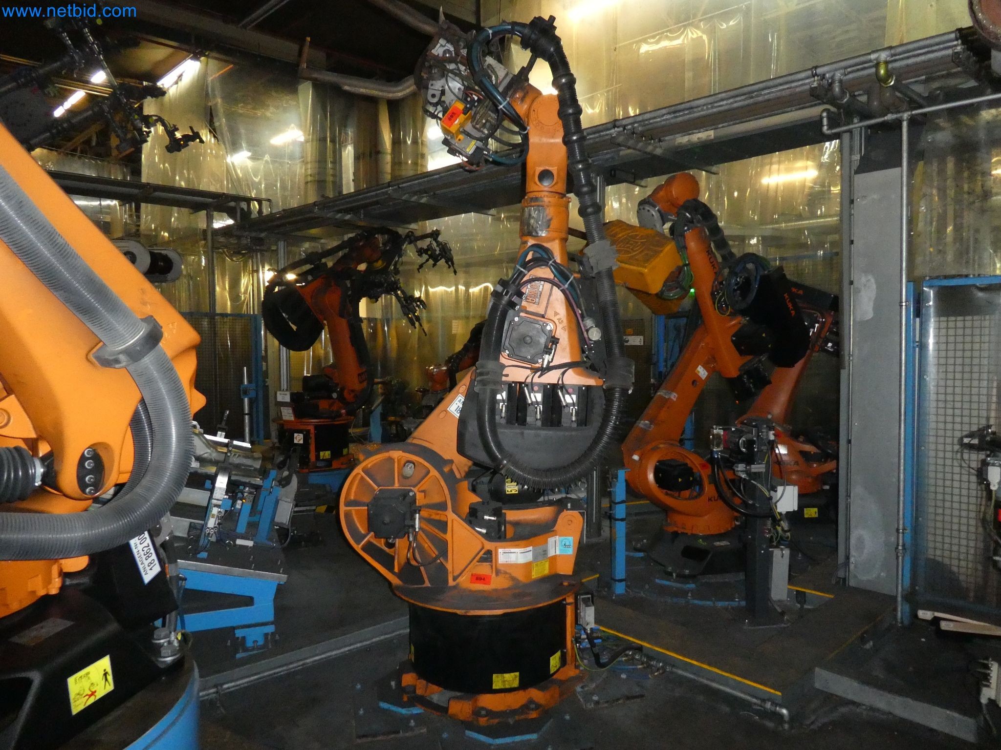 Robots, welding equipment and assembly accessories from the automotive industry-131