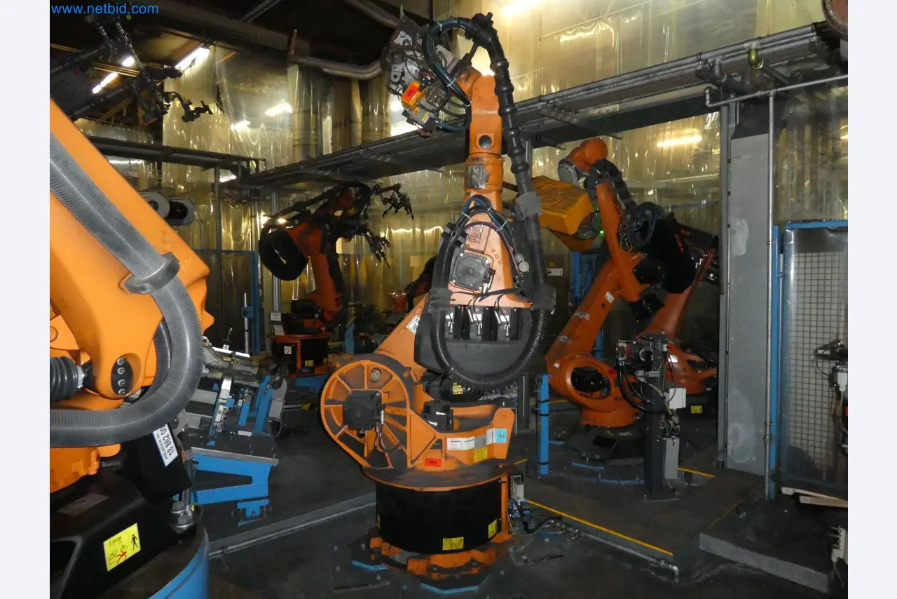 Robots, welding equipment and assembly accessories from the automotive industry-131