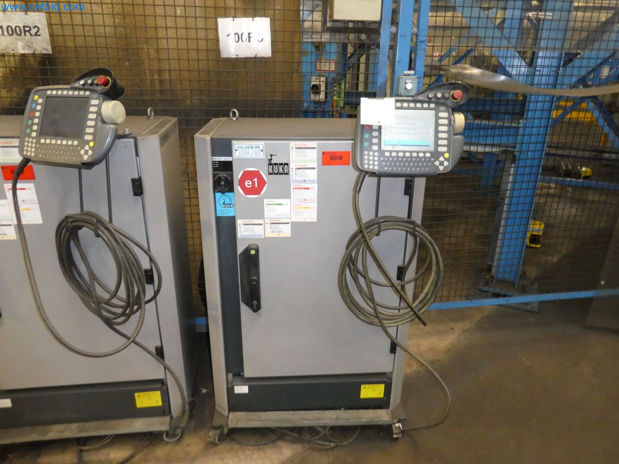 Robots, welding equipment and assembly accessories from the automotive industry-133