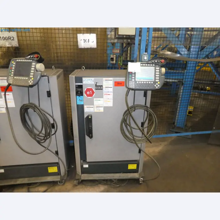 Robots, welding equipment and assembly accessories from the automotive industry-133