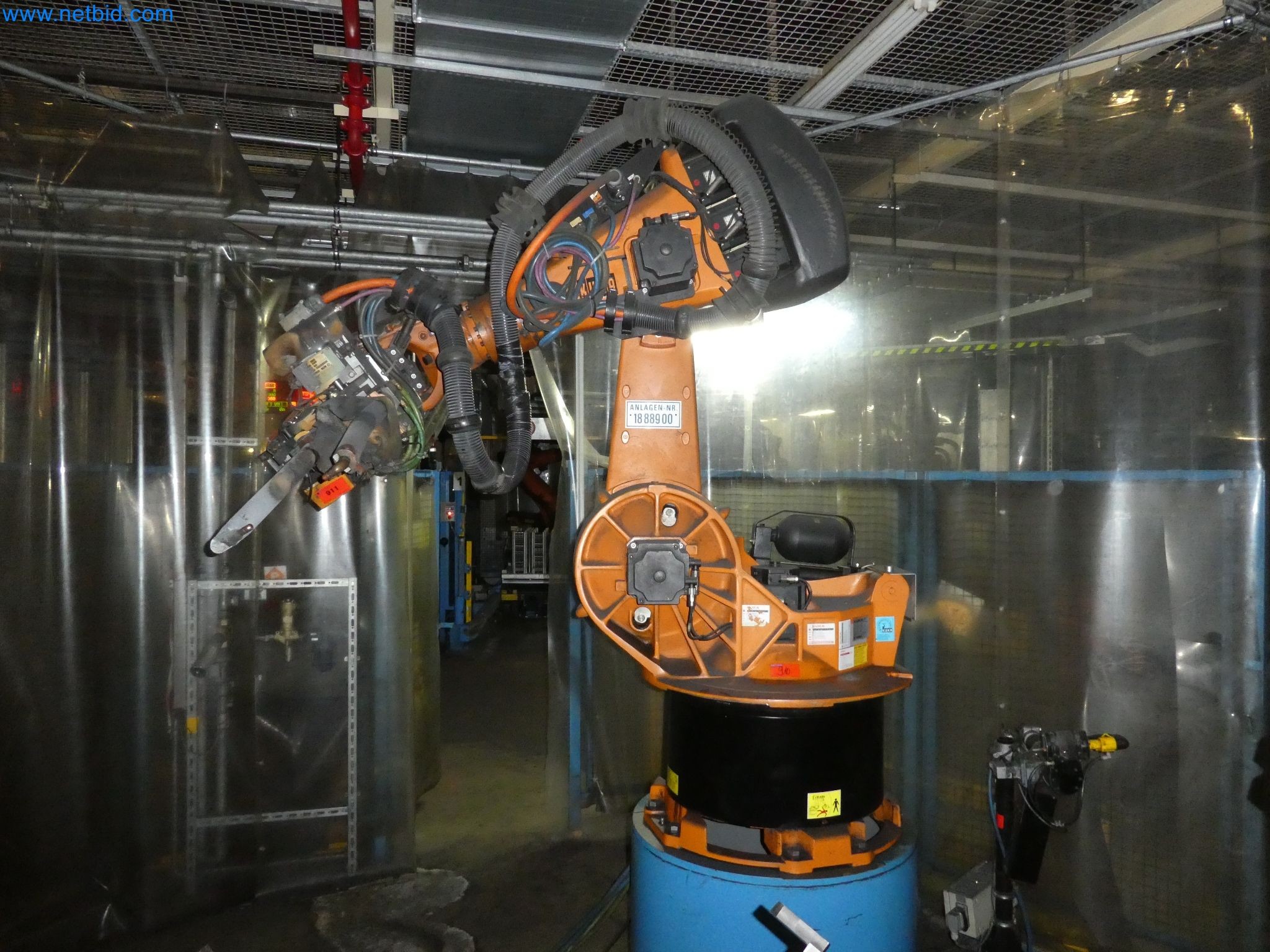 Robots, welding equipment and assembly accessories from the automotive industry-134