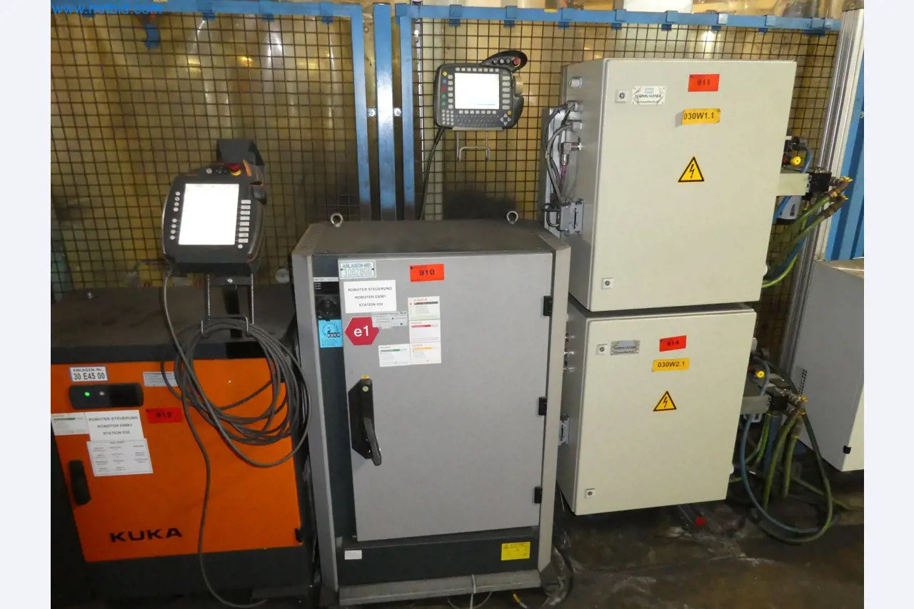 Robots, welding equipment and assembly accessories from the automotive industry-135