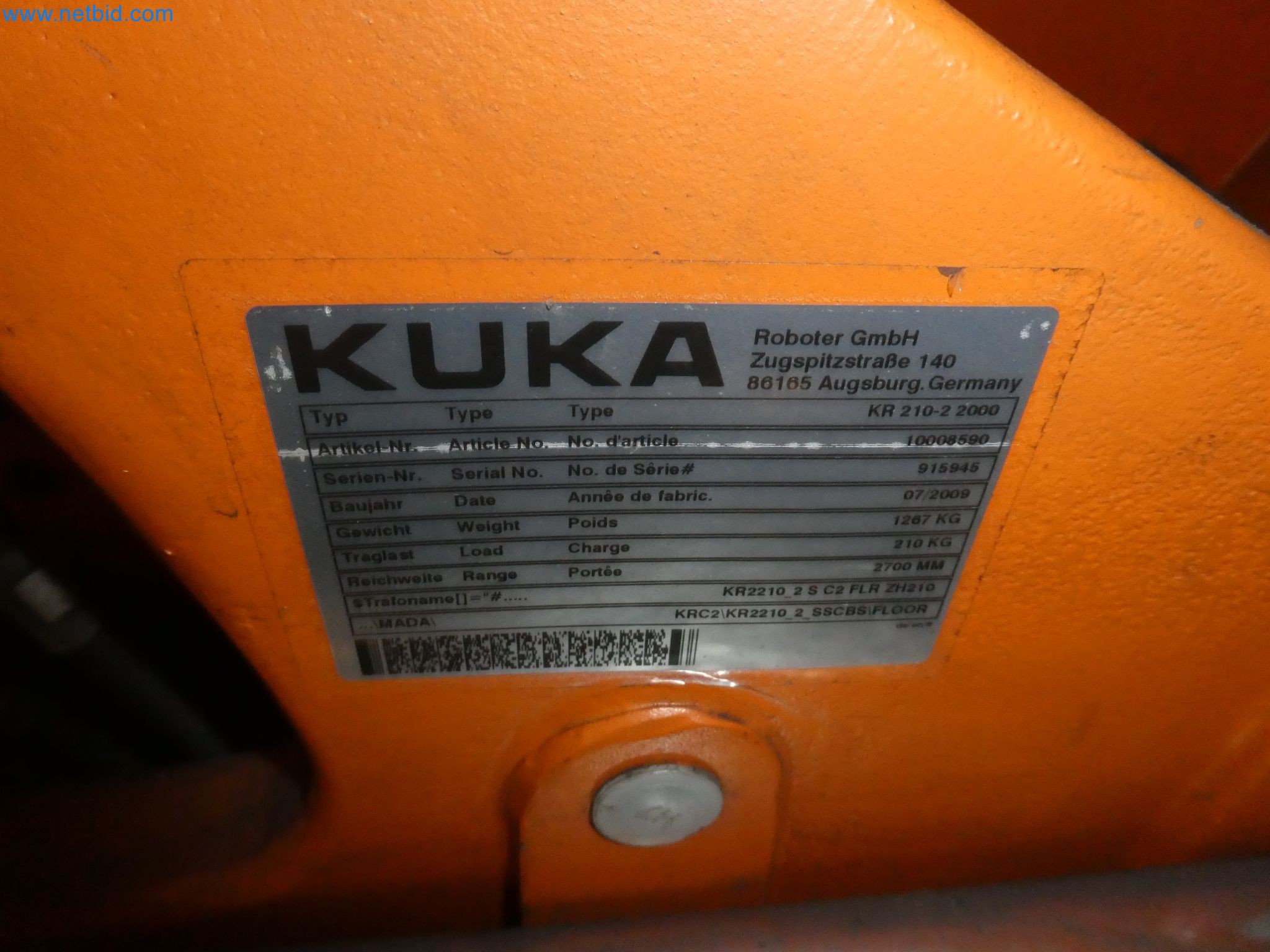 Robots, welding equipment and assembly accessories from the automotive industry-14