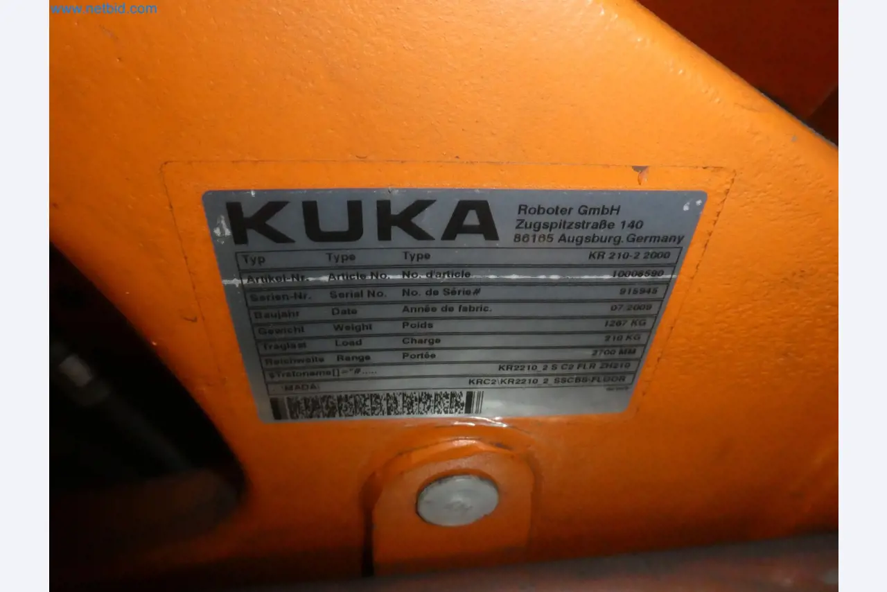 Robots, welding equipment and assembly accessories from the automotive industry-14