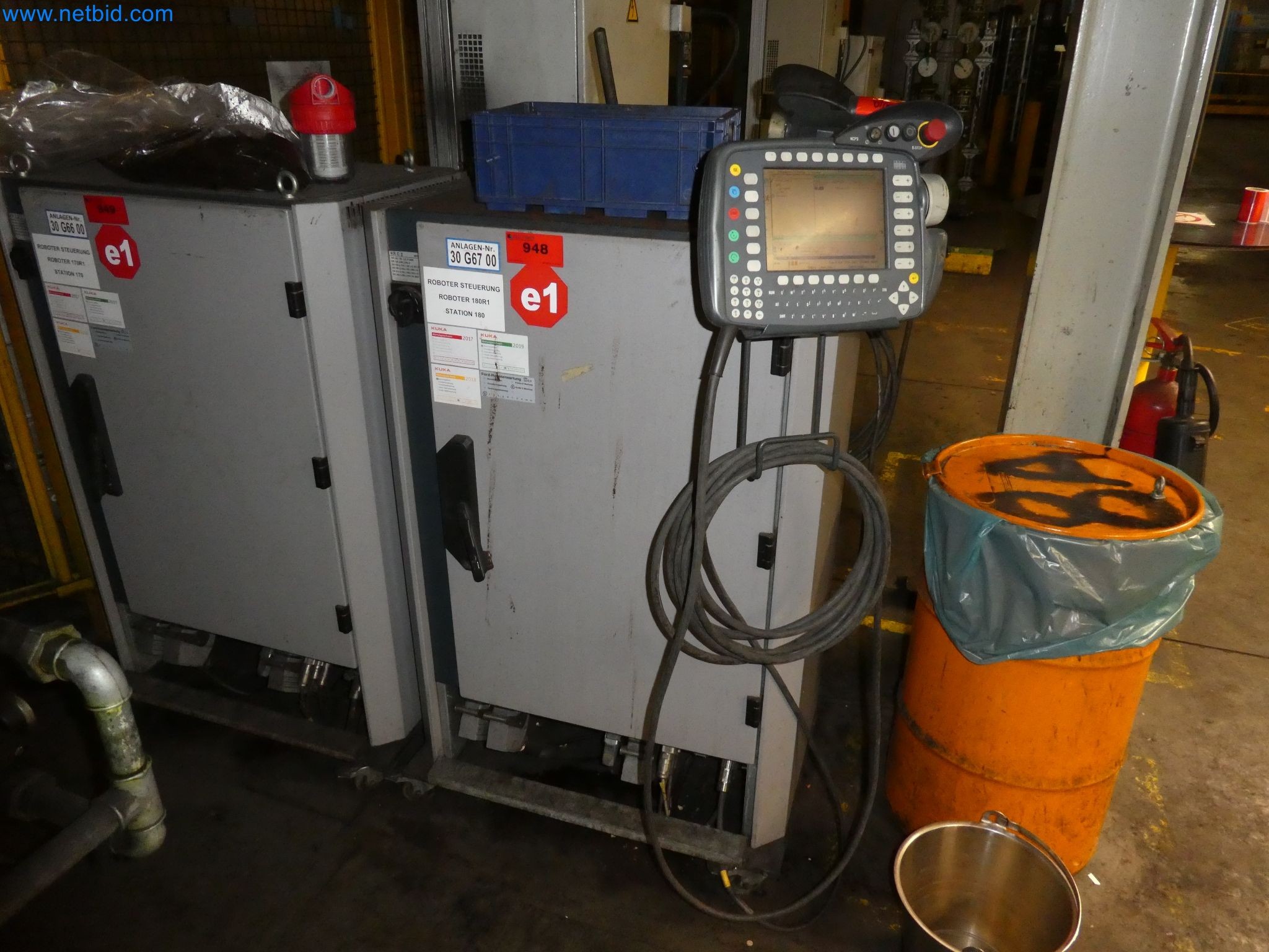 Robots, welding equipment and assembly accessories from the automotive industry-15