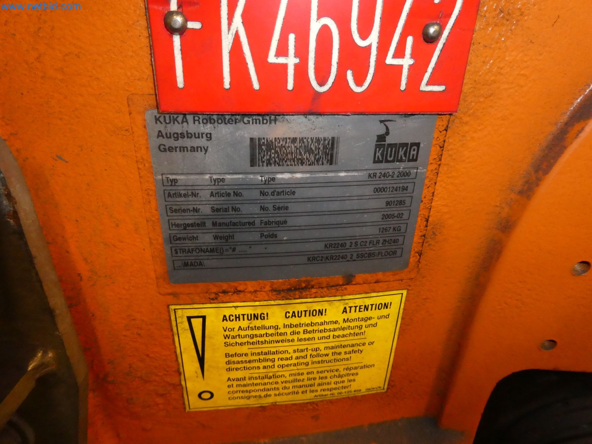 Robots, welding equipment and assembly accessories from the automotive industry-16