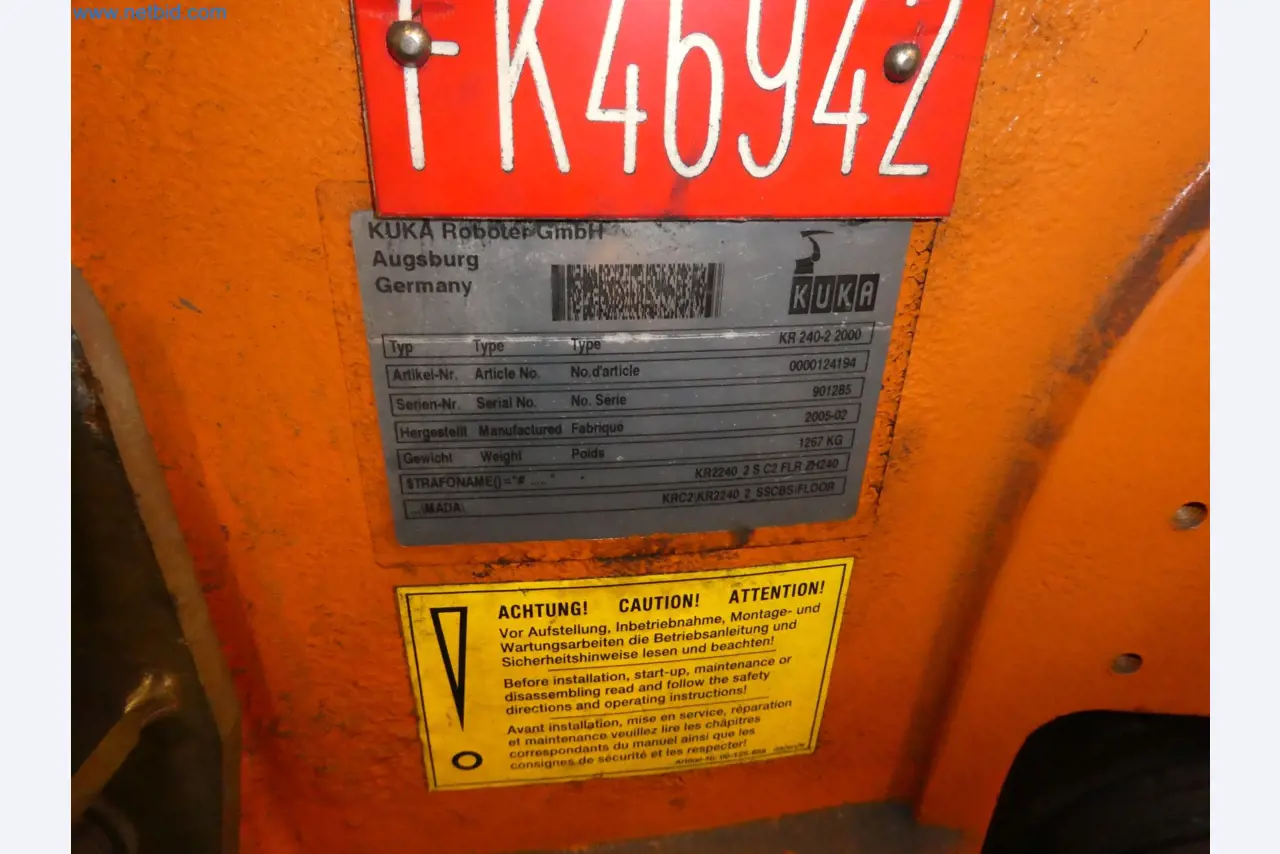 Robots, welding equipment and assembly accessories from the automotive industry-16