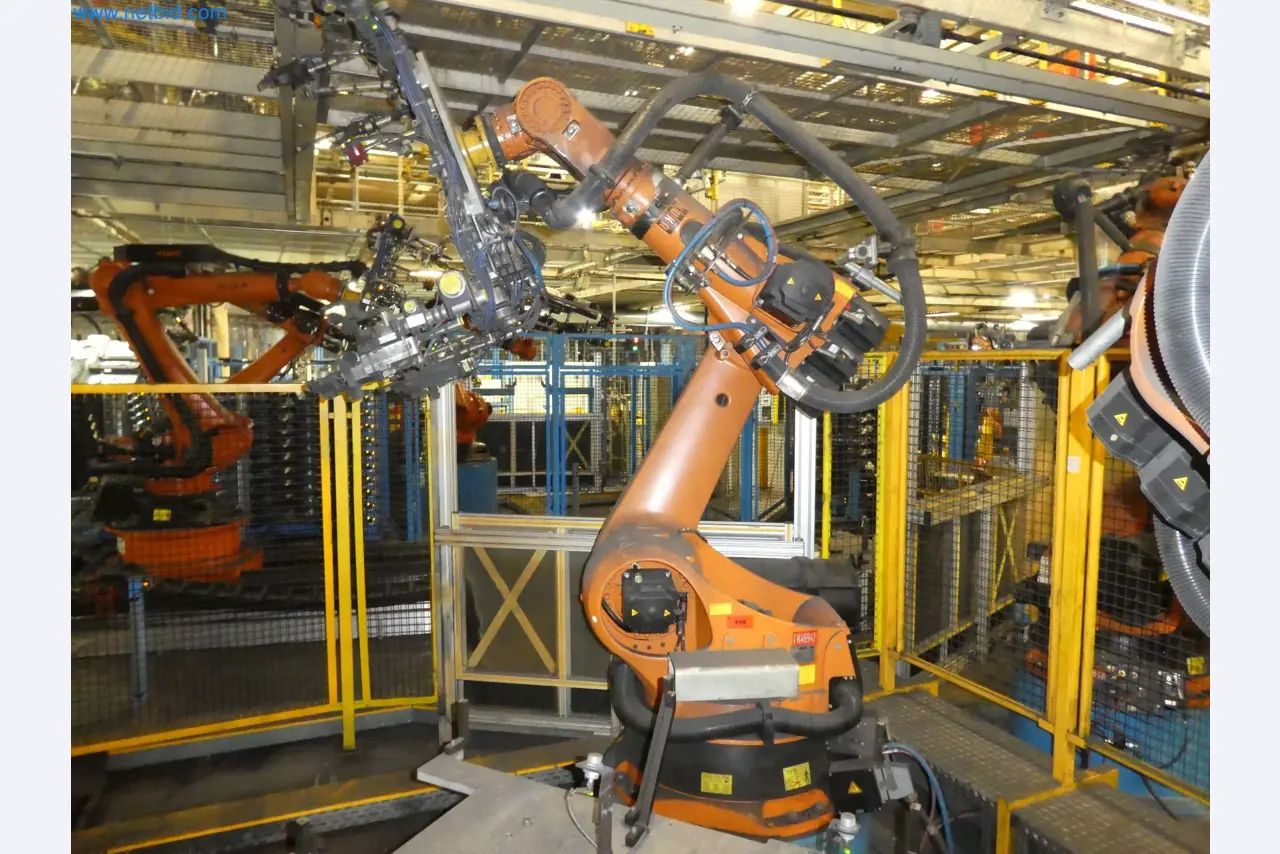 Robots, welding equipment and assembly accessories from the automotive industry-17