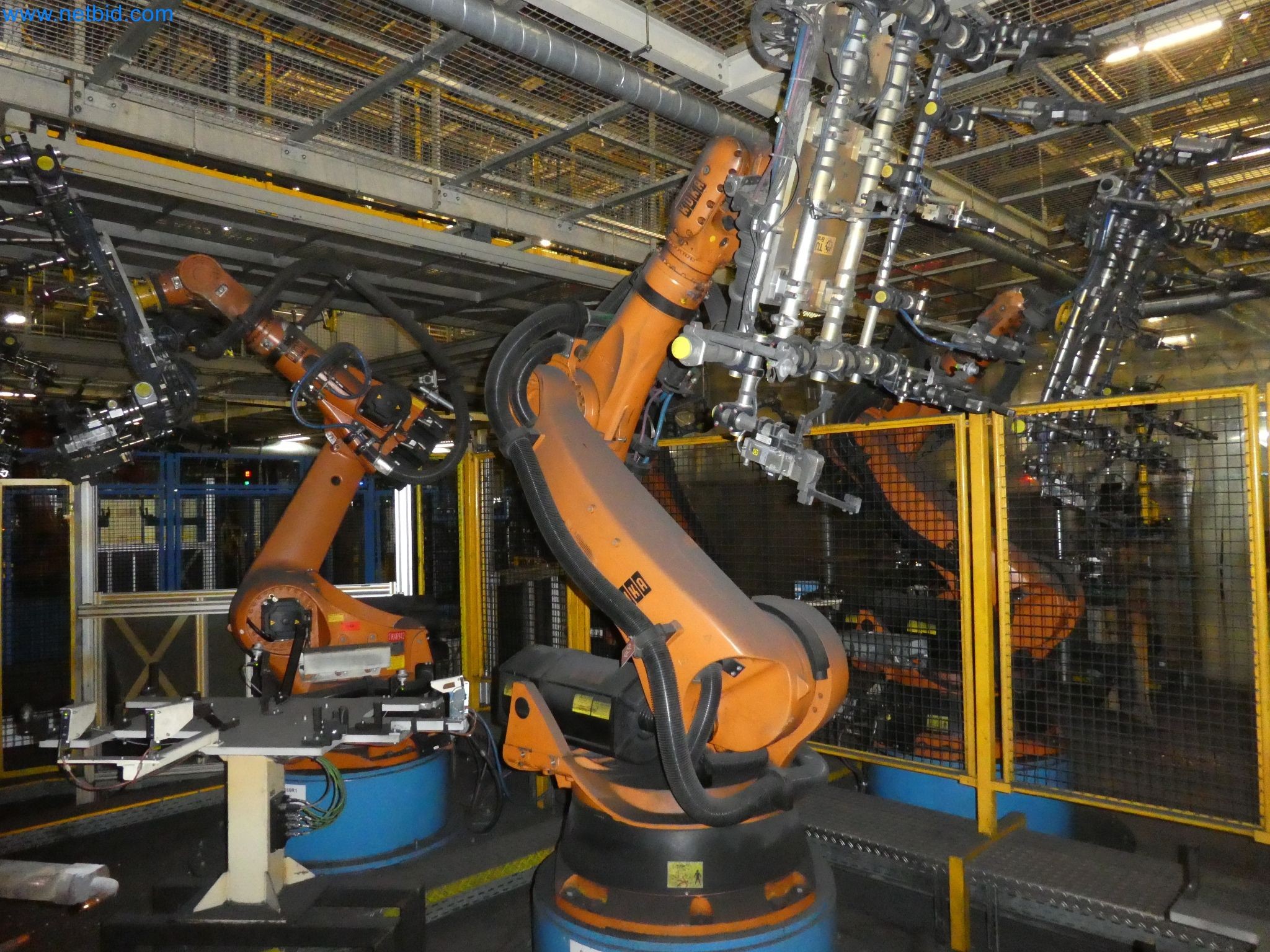 Robots, welding equipment and assembly accessories from the automotive industry-18