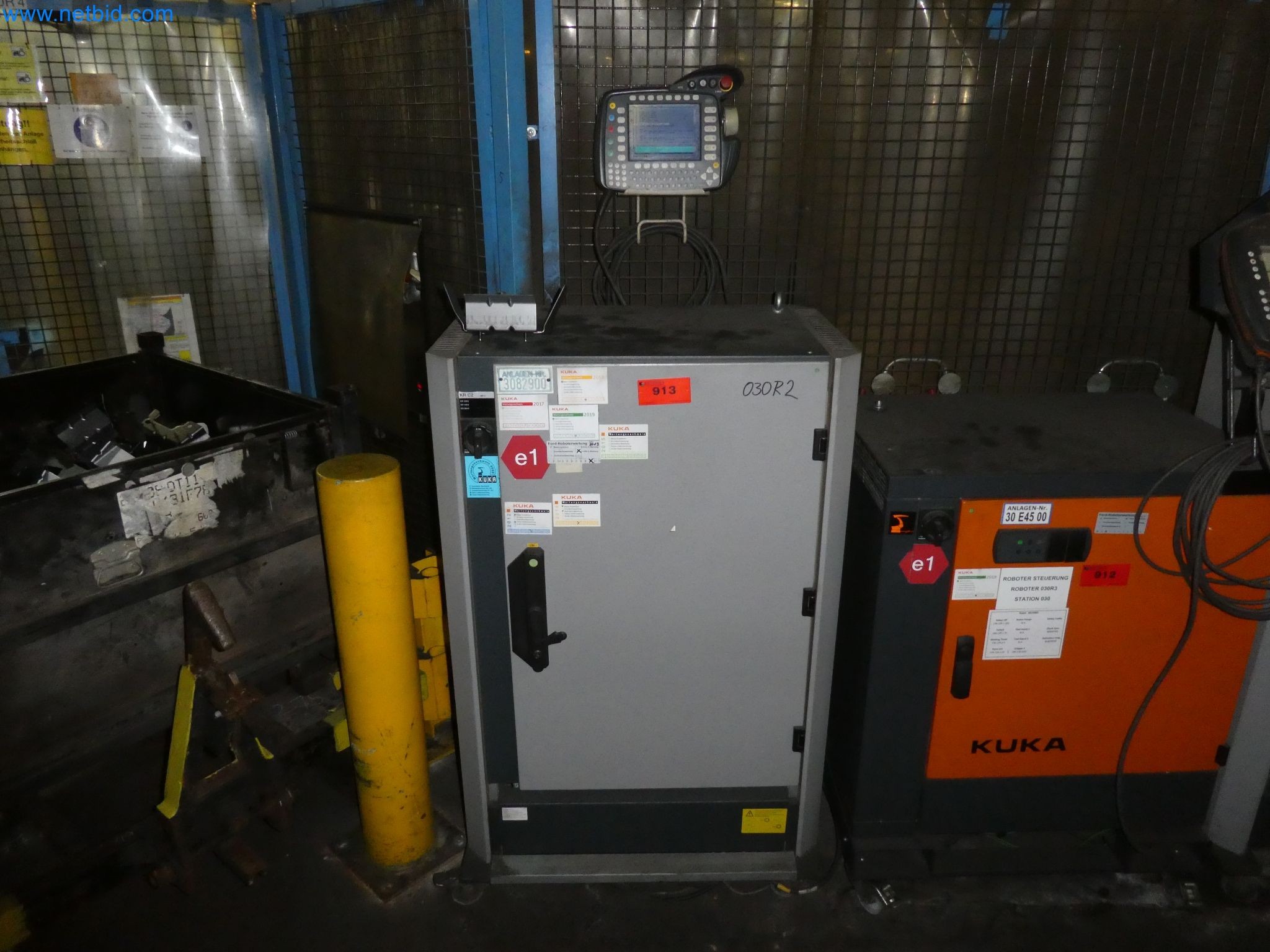 Robots, welding equipment and assembly accessories from the automotive industry-1