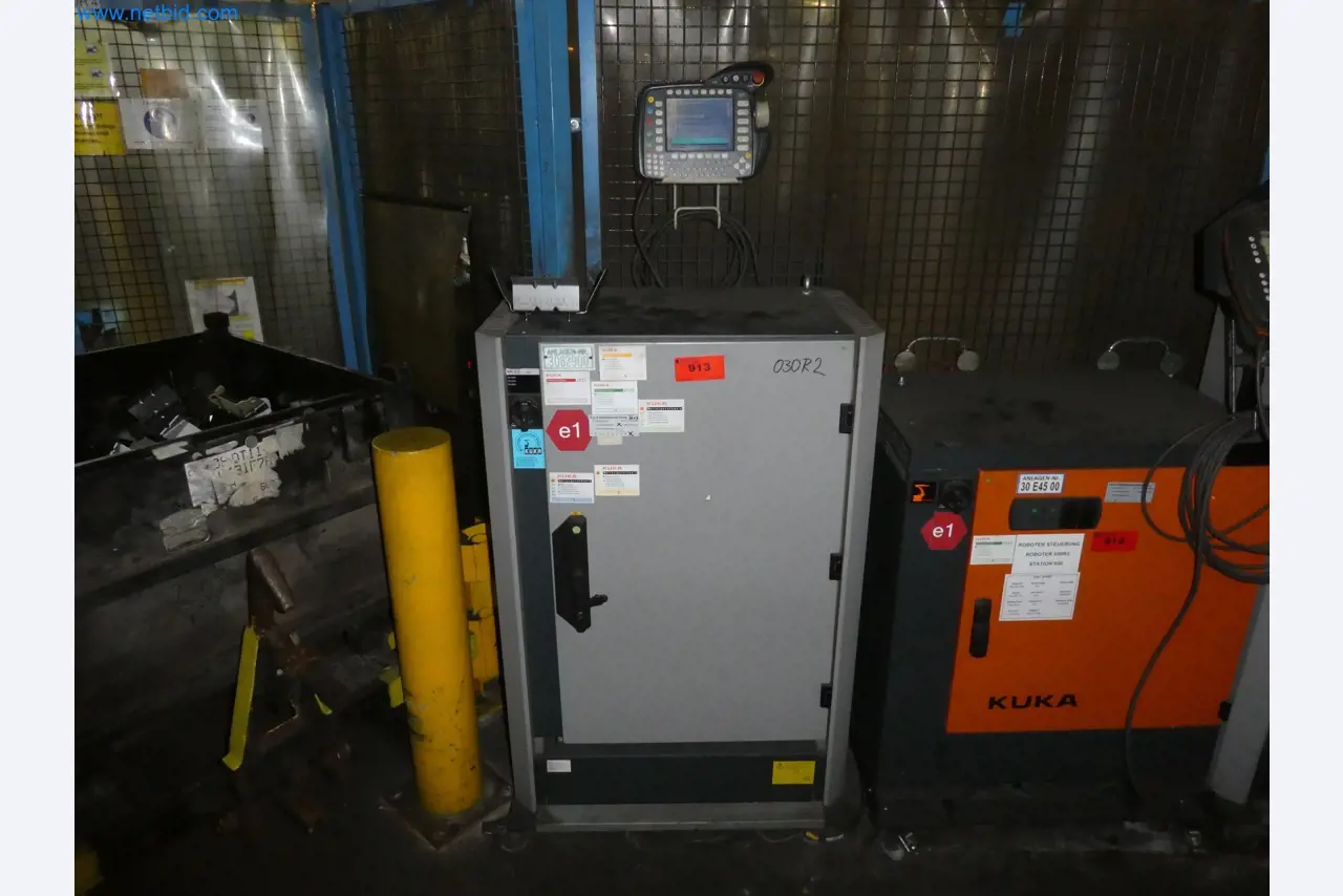 Robots, welding equipment and assembly accessories from the automotive industry-1