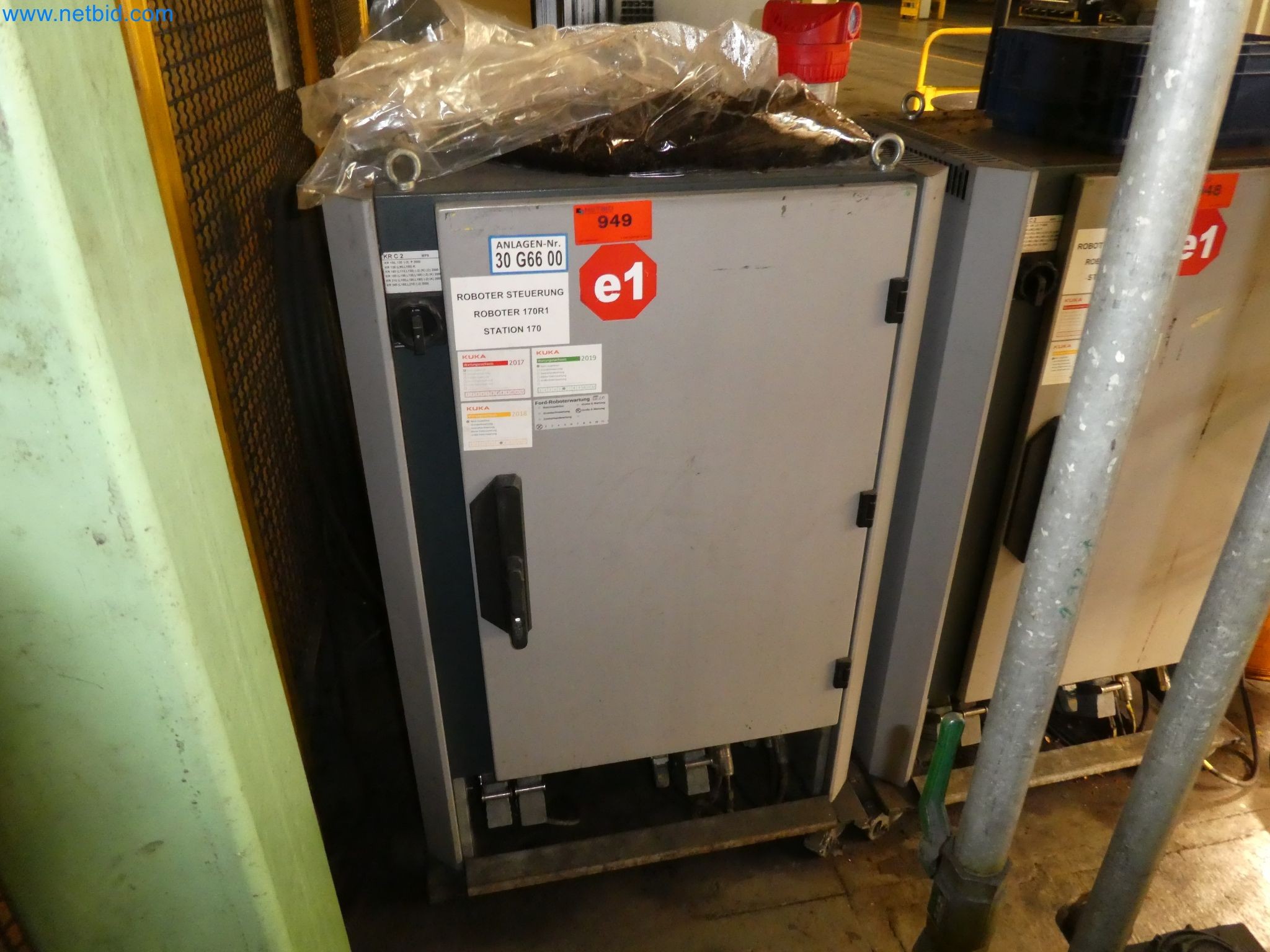 Robots, welding equipment and assembly accessories from the automotive industry-20