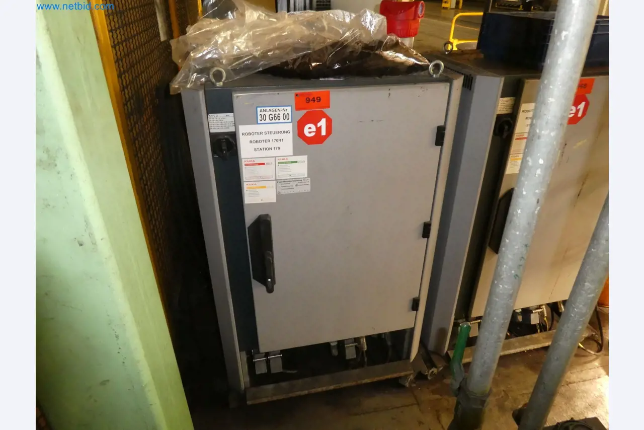 Robots, welding equipment and assembly accessories from the automotive industry-20