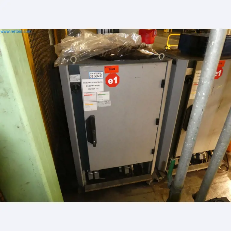 Robots, welding equipment and assembly accessories from the automotive industry-20