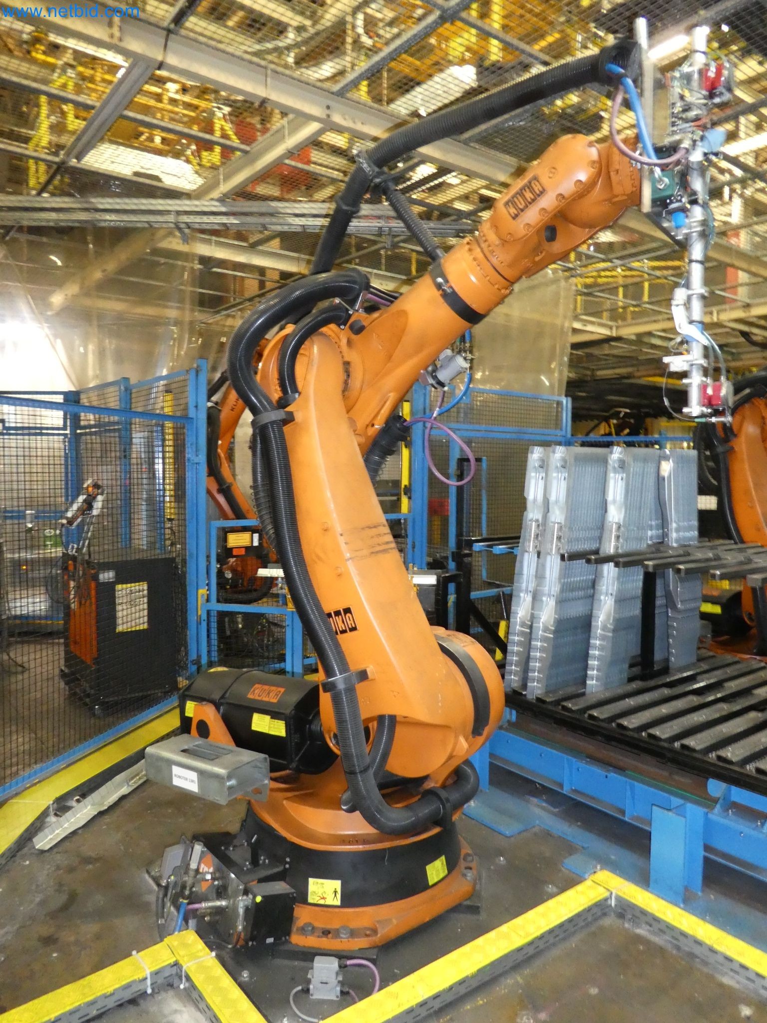 Robots, welding equipment and assembly accessories from the automotive industry-21