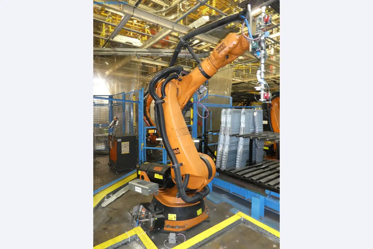 Robots, welding equipment and assembly accessories from the automotive industry-21