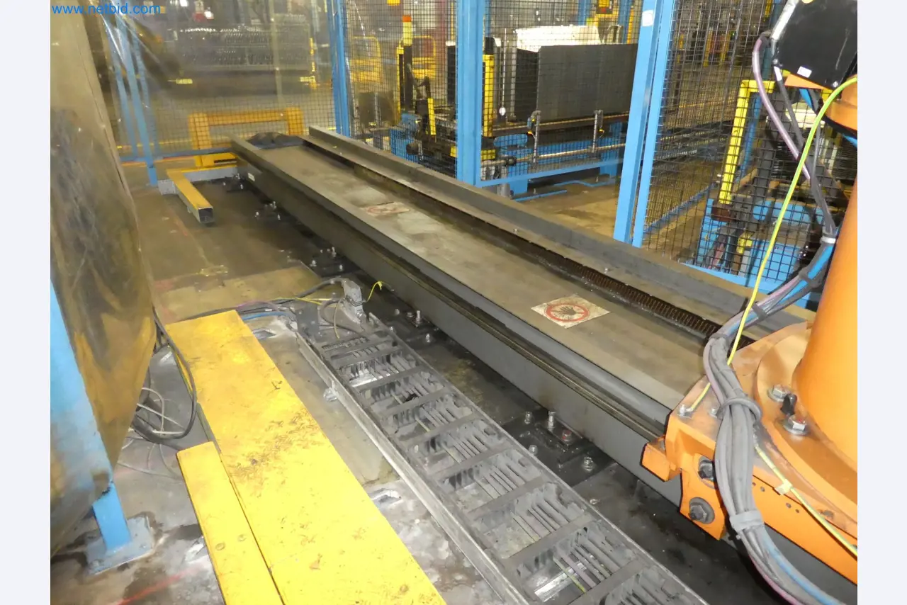 Robots, welding equipment and assembly accessories from the automotive industry-22