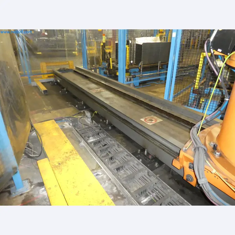 Robots, welding equipment and assembly accessories from the automotive industry-22