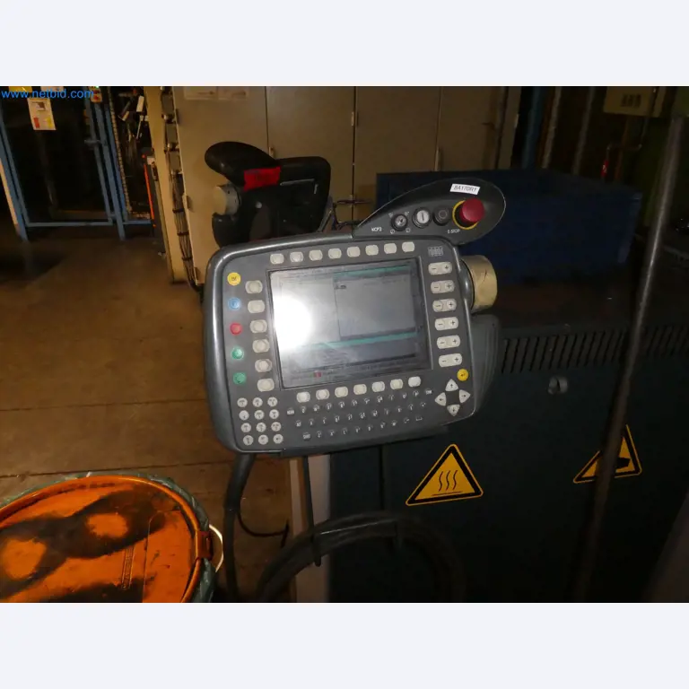 Robots, welding equipment and assembly accessories from the automotive industry-25