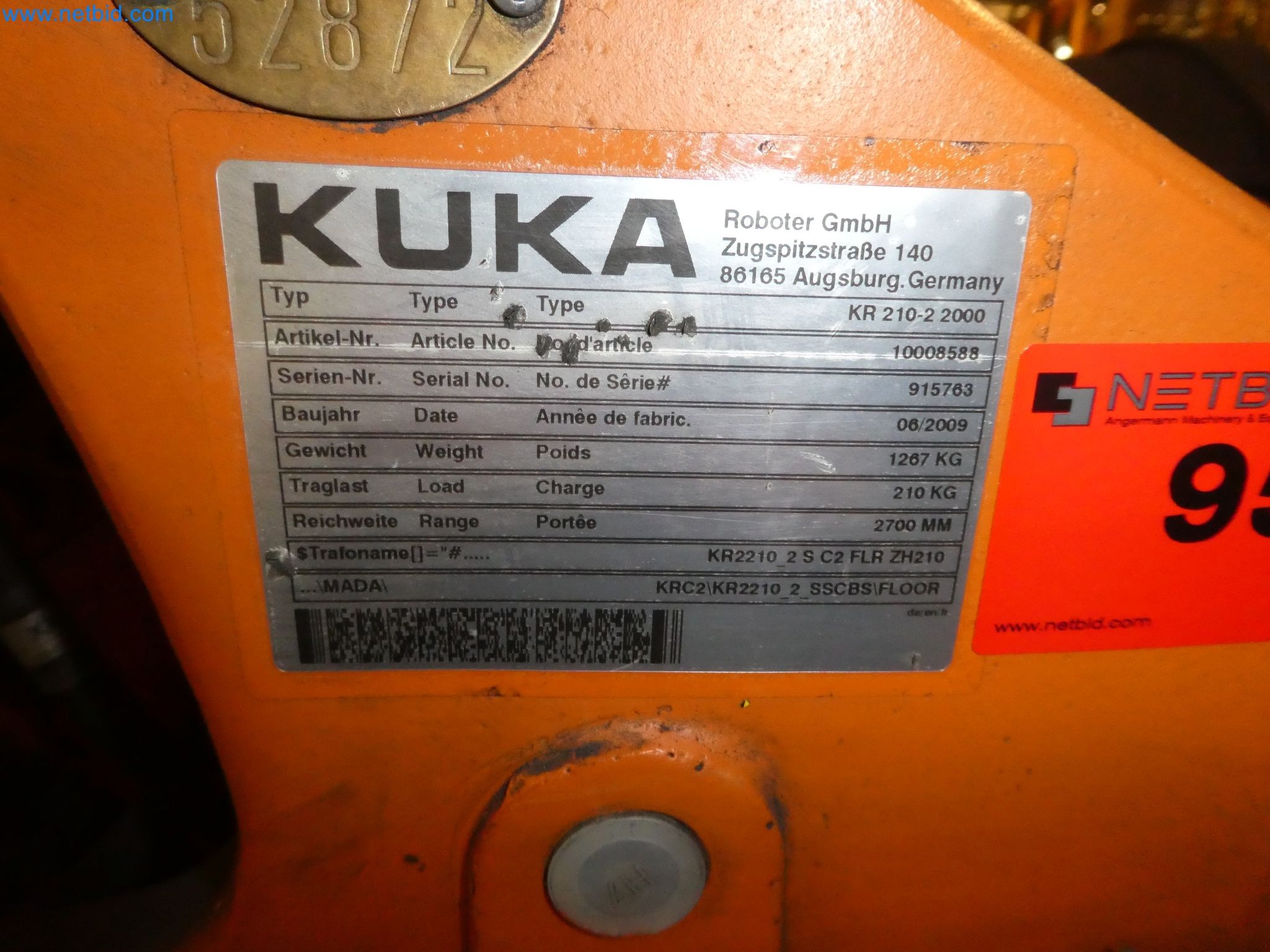 Robots, welding equipment and assembly accessories from the automotive industry-28